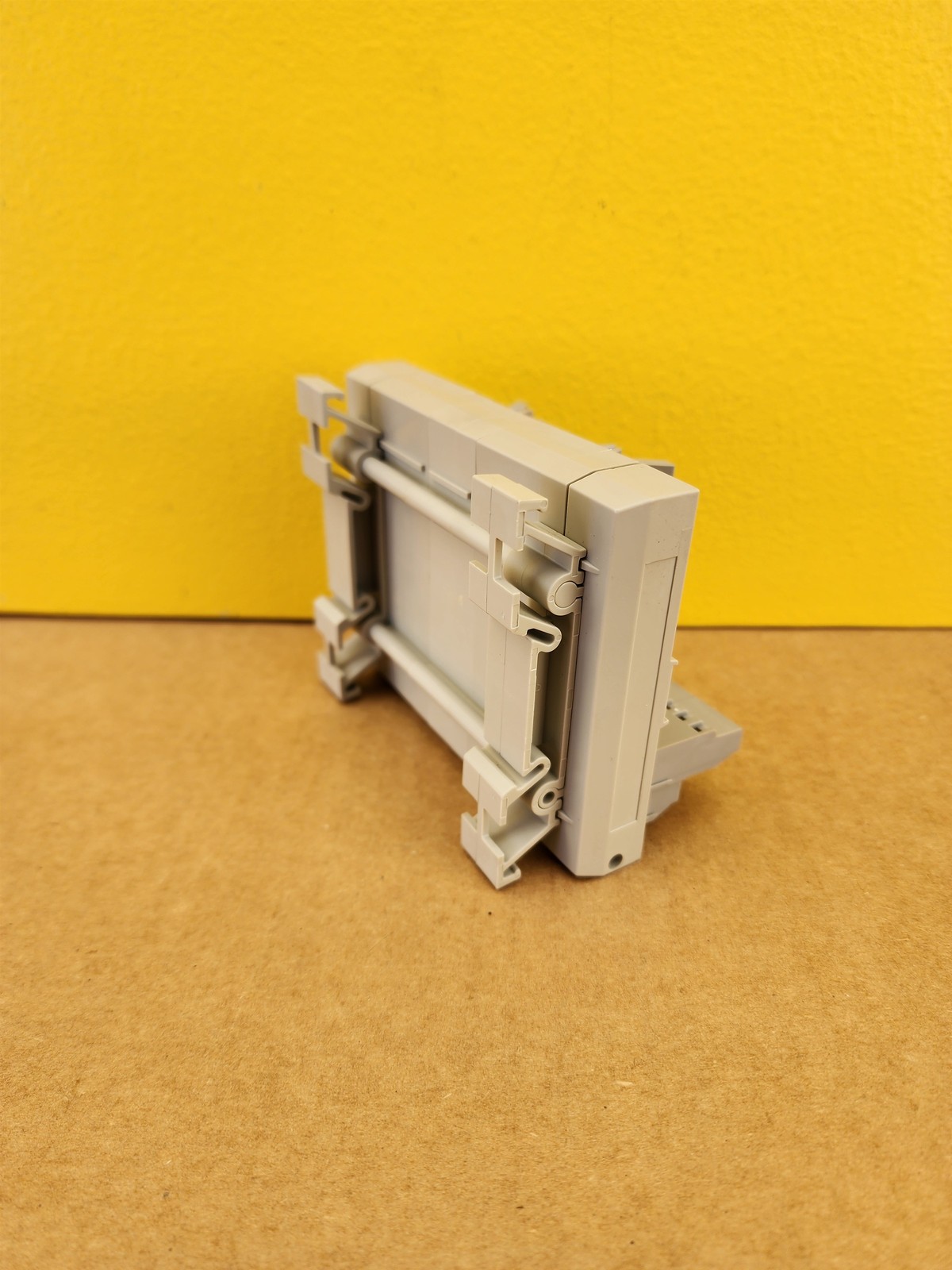 Allen Bradley 1492-IFM20F-2 Ser. A Feed Through Digital Interface Module,20 Pins