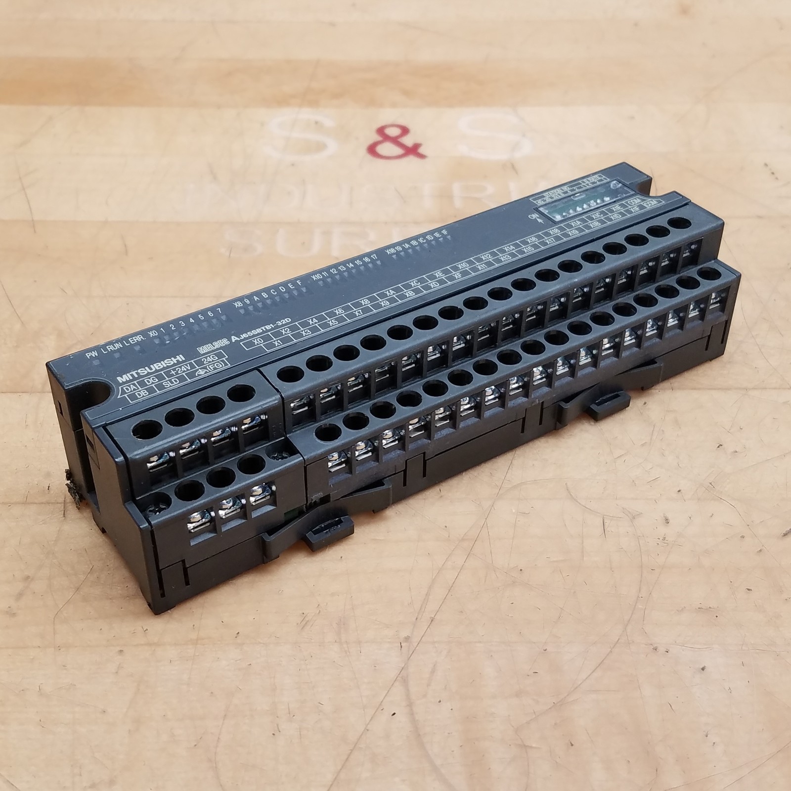 Mitsubishi AJ65SBTB1-32D Input Controller Module, 32 Point 24 VDC Input 7mA