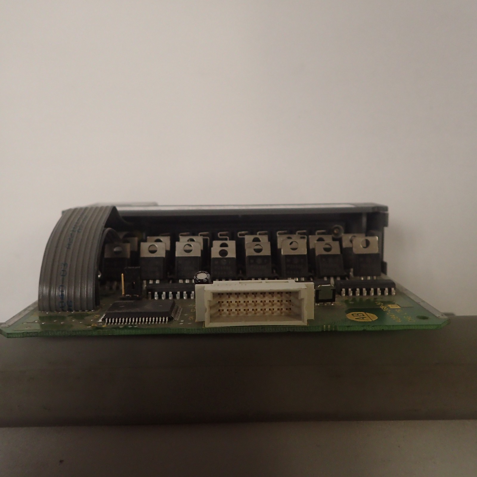 ALLEN BRADLEY SLC 500 OUTPUT MODULE 1746-OBP16 OUTPUT VOLTAGE 20.4-26.4VDC