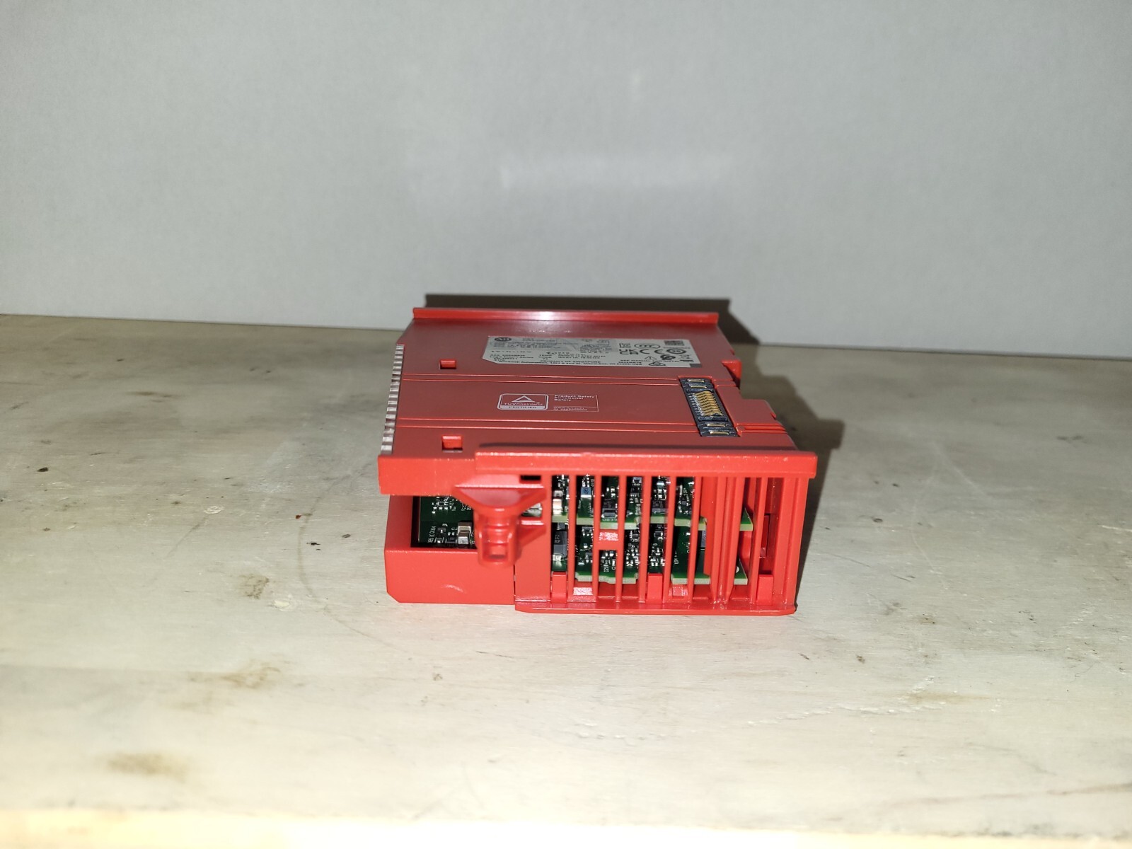Allen Bradley 5069-OBV8S Ser A Compact 5000 DC Safety Output Module