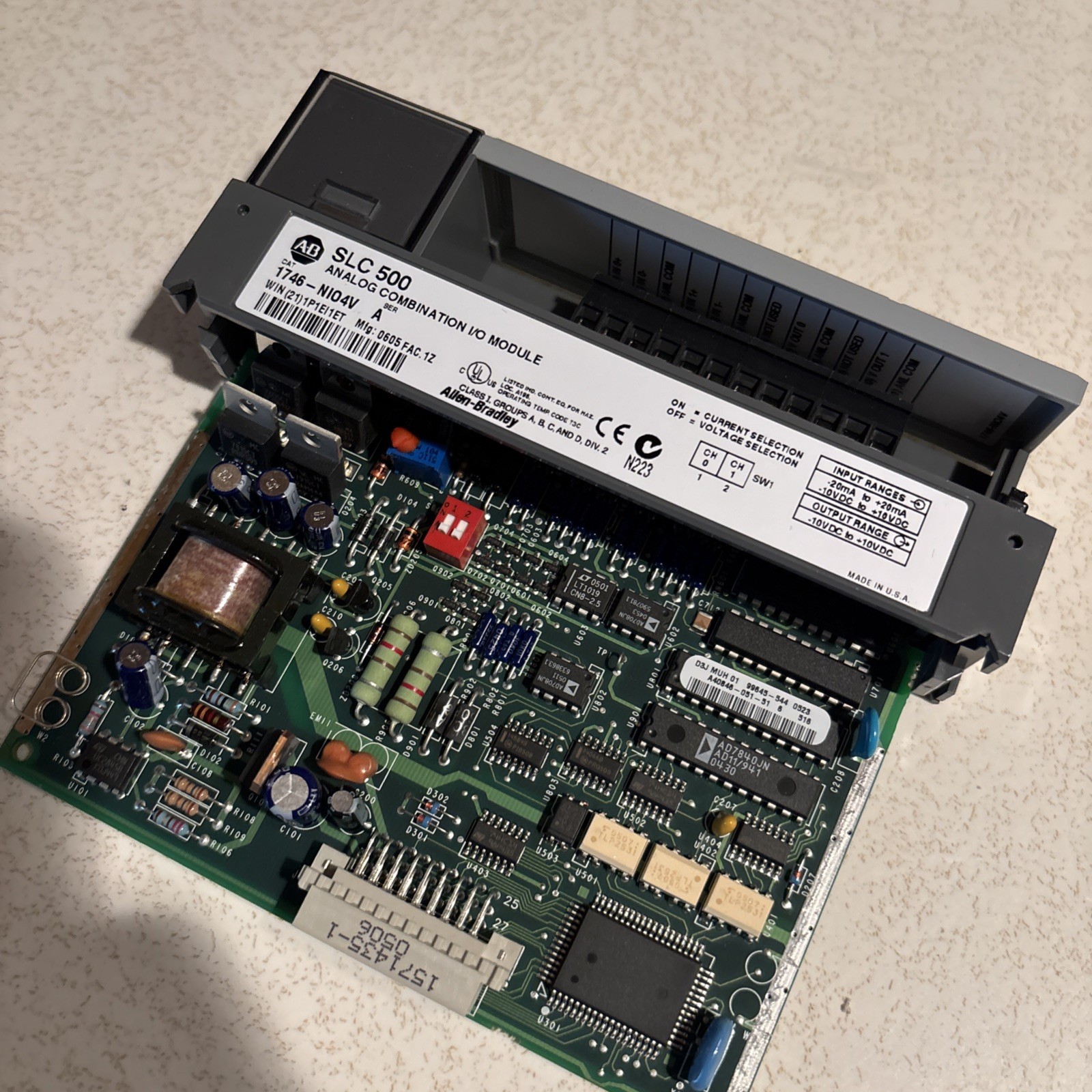 Allen-Bradley SLC500 1746-NIO4V SER A Analog Combination I/O Module. Good used