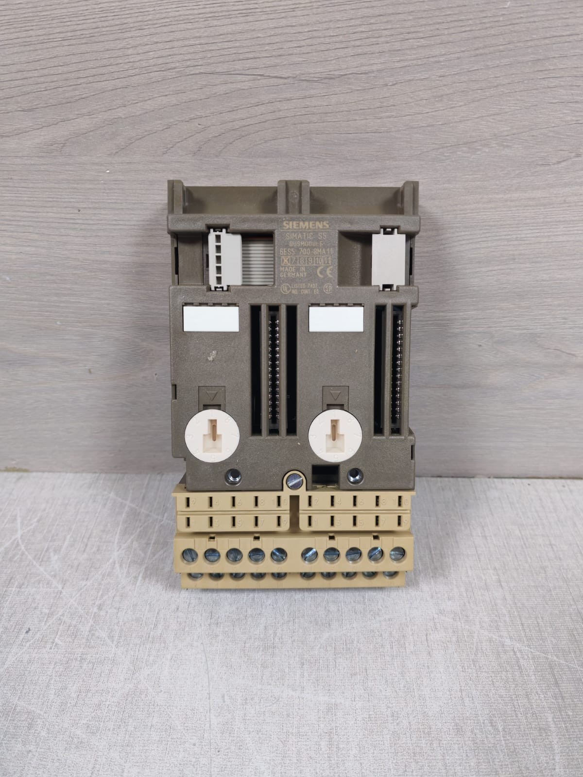 SIEMENS SIMATIC S5 6ES5 700-8MA11 BUS MODULE