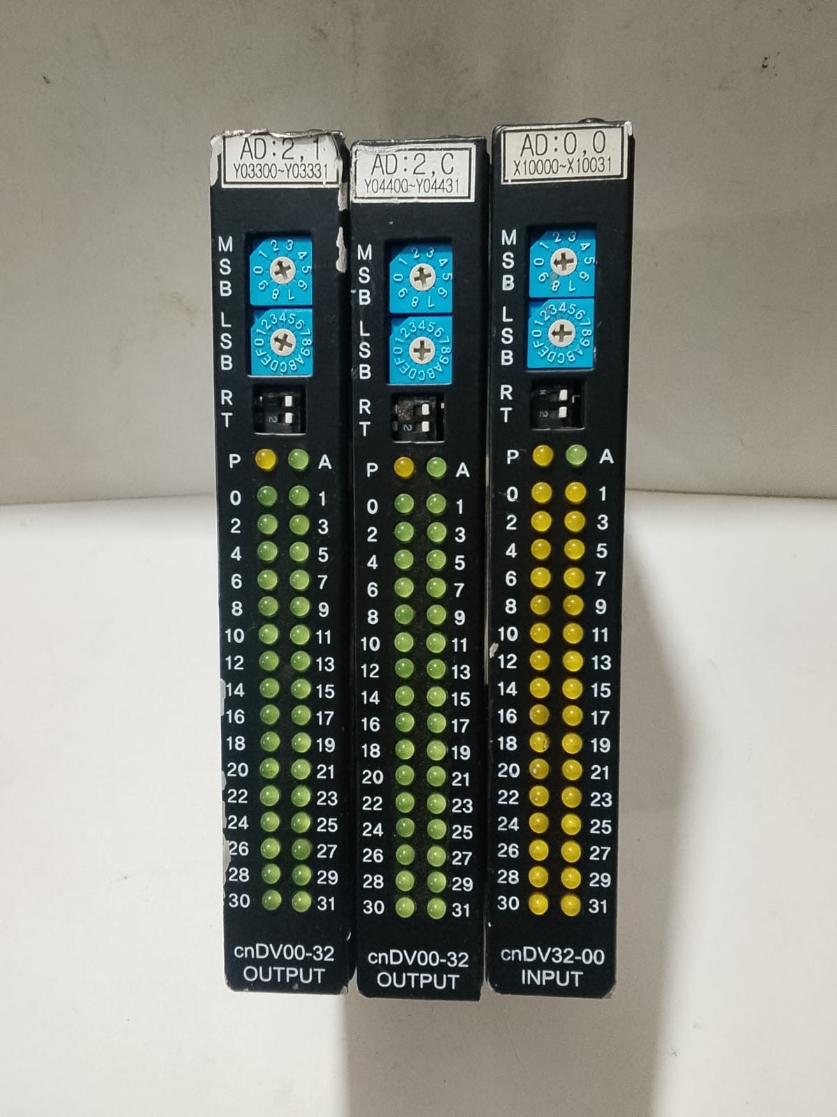 Comizoa cnDV32-00 Input Module and cnDV00-32 OUTPUT MODULES 2PCS (LOT Of 3PCS)