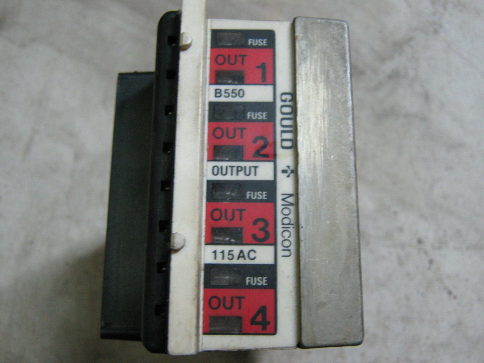 Gould Modicon B550 Output Module