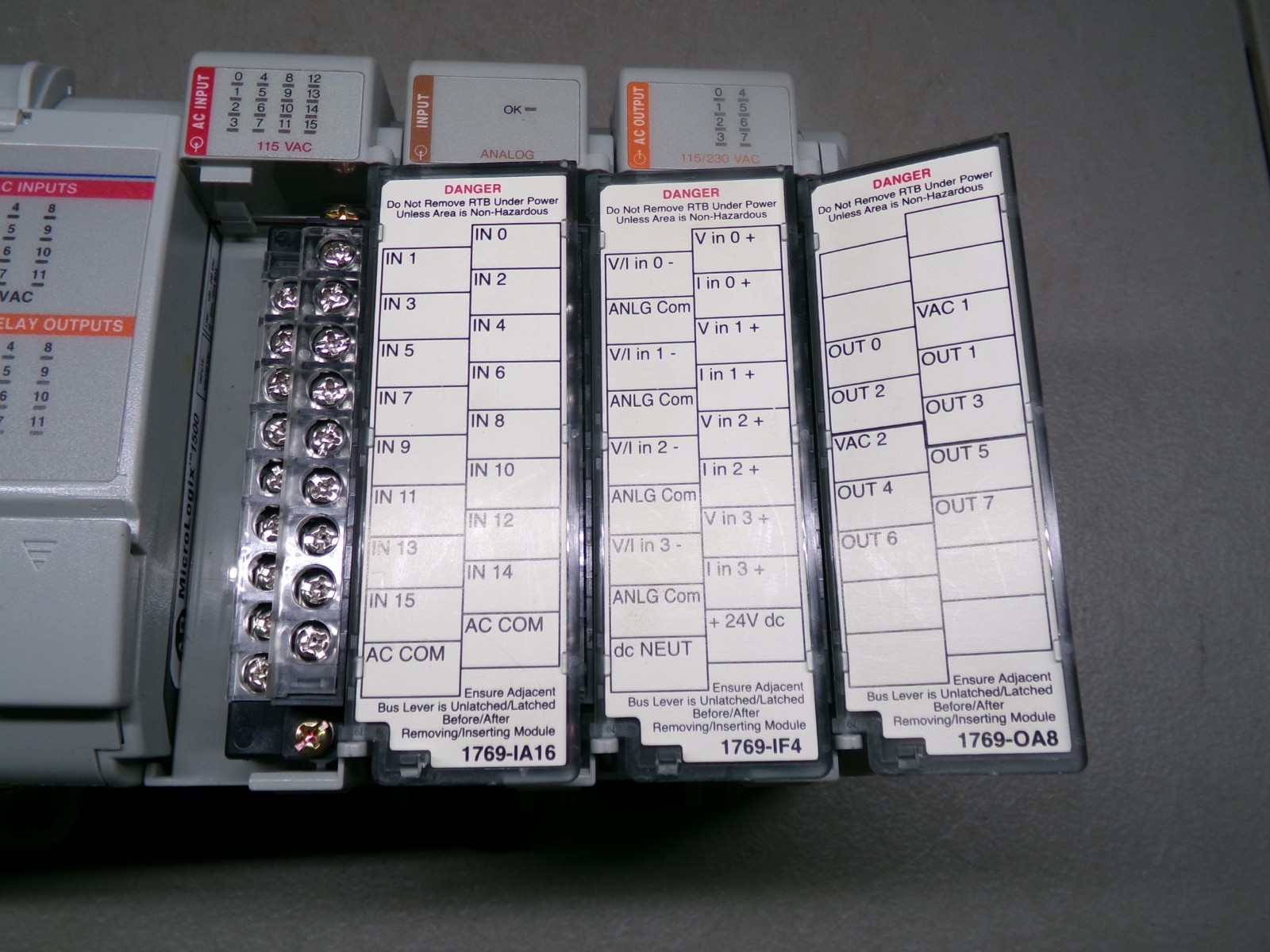 ALLEN-BRADLEY MICROLOGIC 1500 1764-24AWA W/1769-IA16, 1769-IF4,1769-OA8,1769-ECR