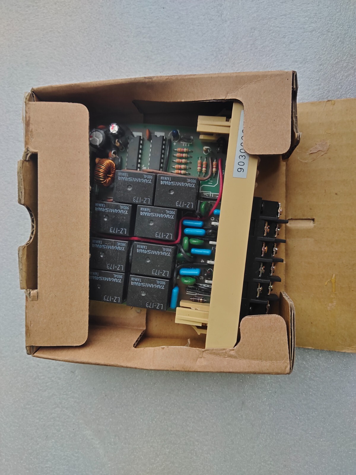 KOYO KOSTAC E-01T-4157 RELAY / OUTPUT PROGRAMMABLE CONTROLLER E01T-4157