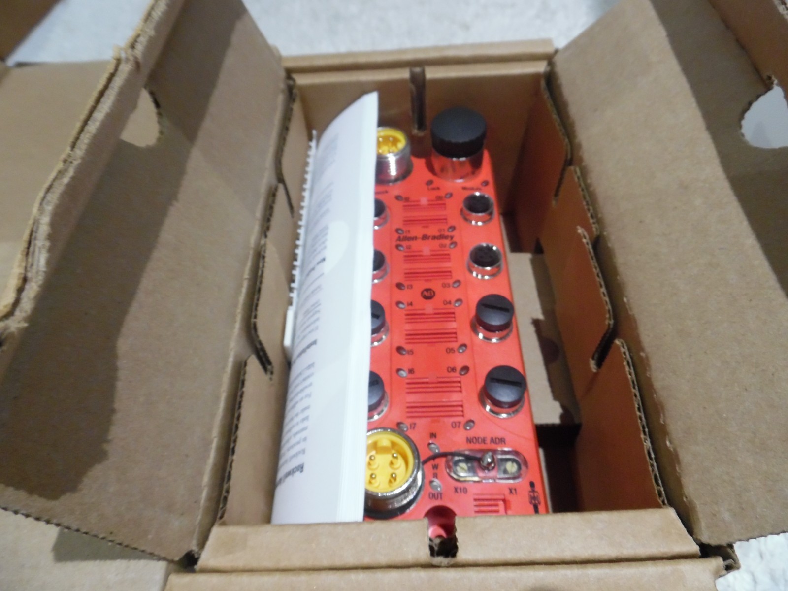 New A-B 1732DS-IB8XOBV4 ArmorBlock Guard I/O DeviceNet Safety I/O Module, 2022