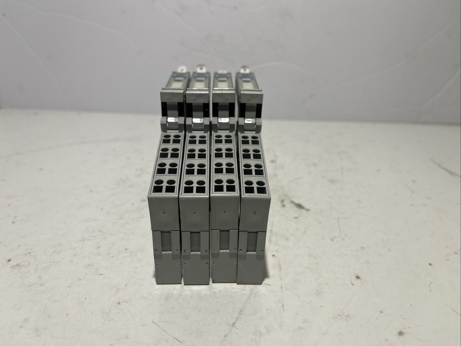 Allen Bradley 1734-IB8 Ser C I/O Digital Output Module w/ 1734-MB (LOT OF 4)