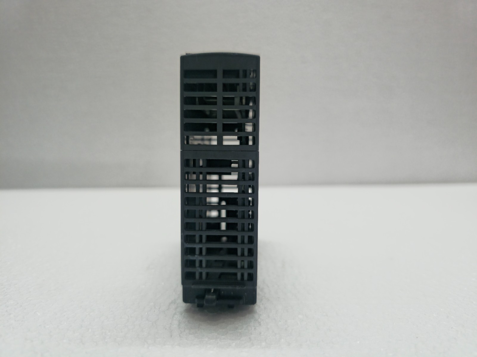Mitsubishi QY82P 24V DC 64 Outputs – PLC Output Module