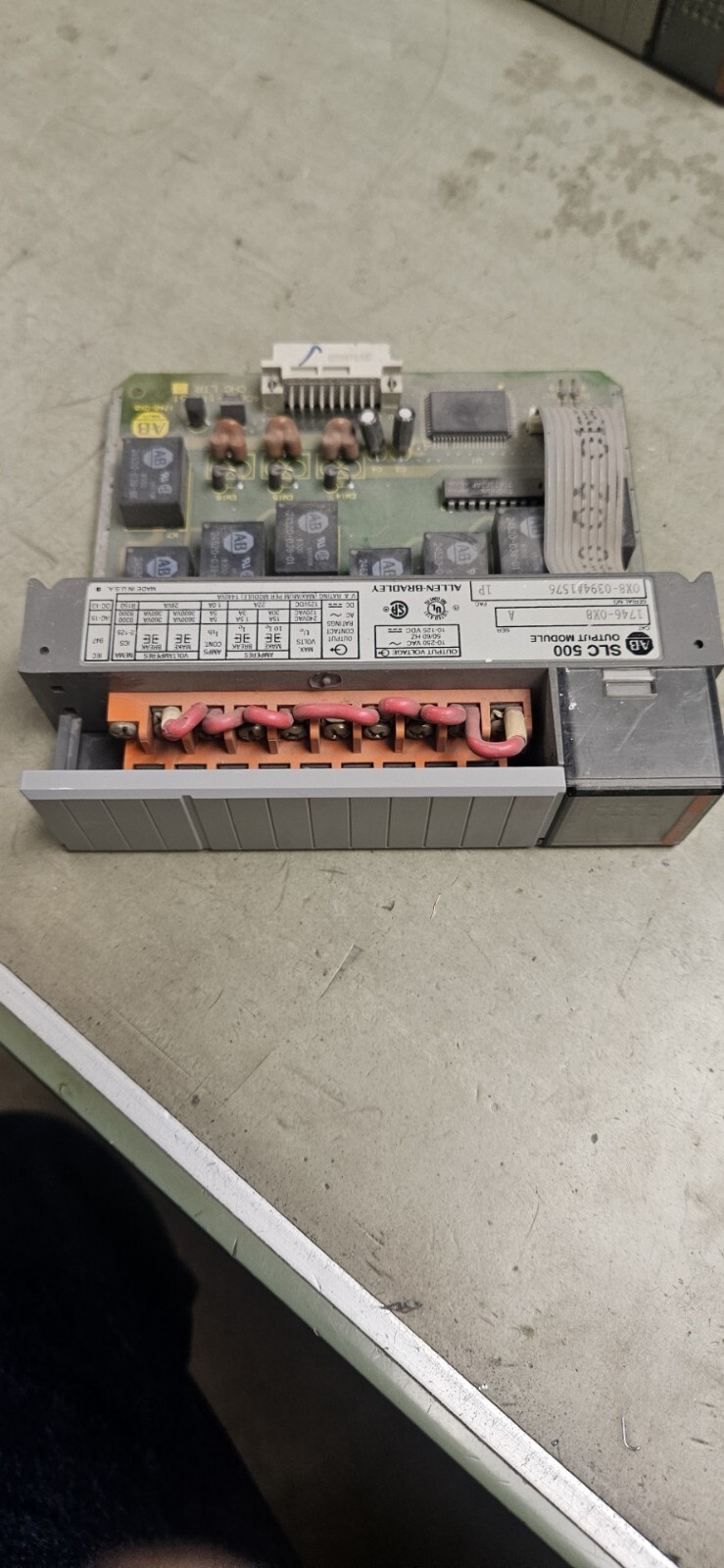 ALLEN BRADLEY 1746-0X8 A SLC500 OUTPUT MODULE 10-250VAC 50/60HZ