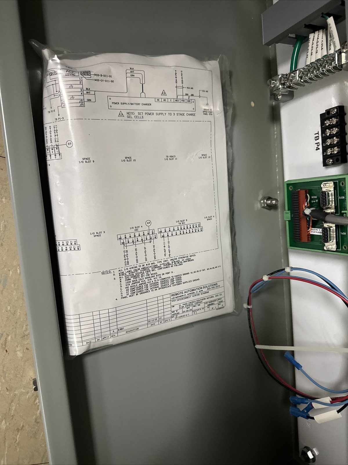 Bristol Babcock EMERSON DPC 3330 Programmable RTU Controller With Enclosure