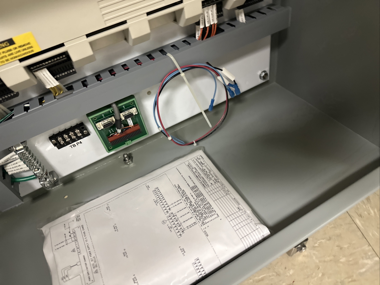 Bristol Babcock EMERSON DPC 3330 Programmable RTU Controller With Enclosure