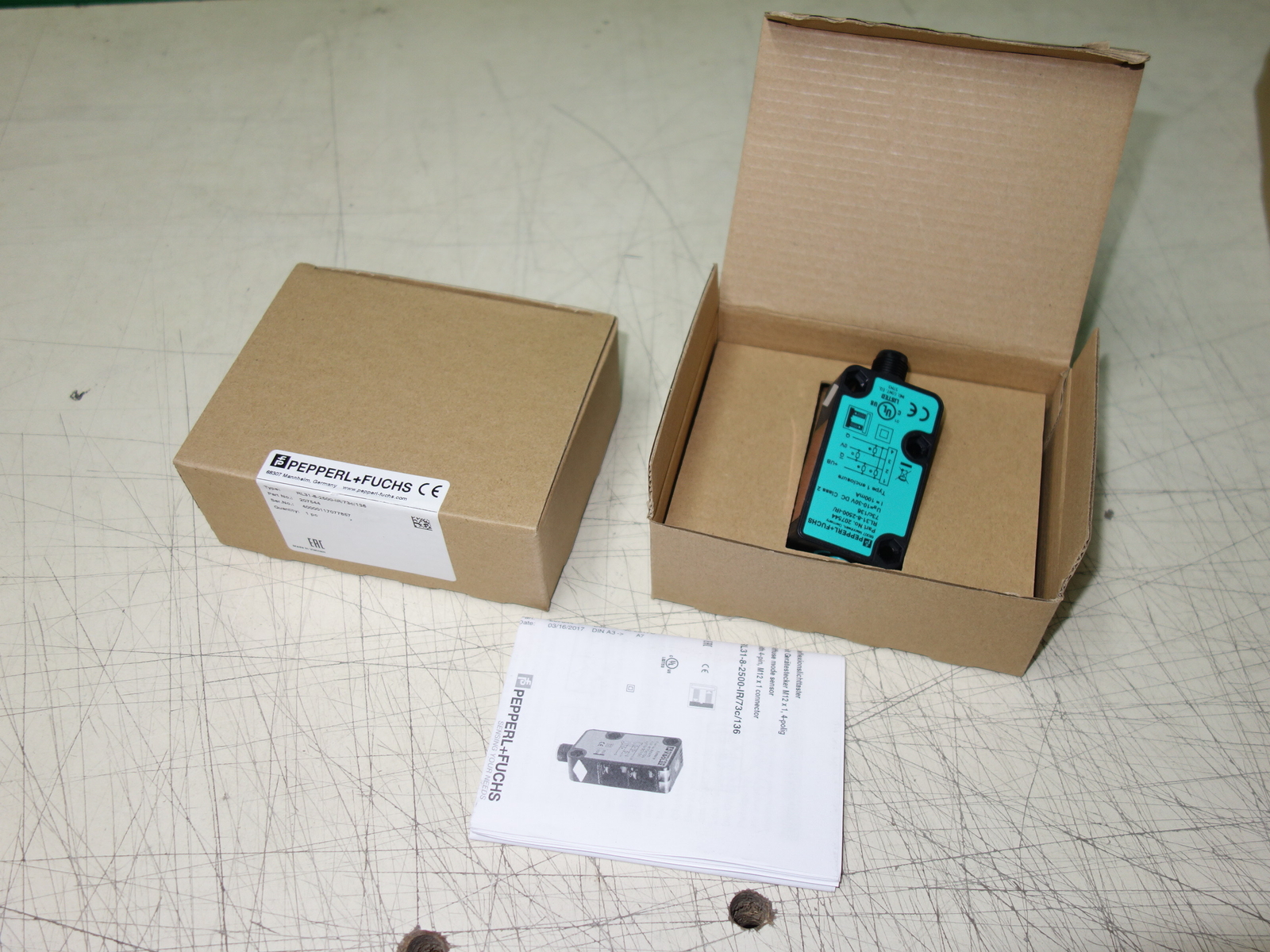 Lot of 2x * Pepperl+Fuchs RL31-8-2500-IR/73c/136 Photoelectric Sensor * New