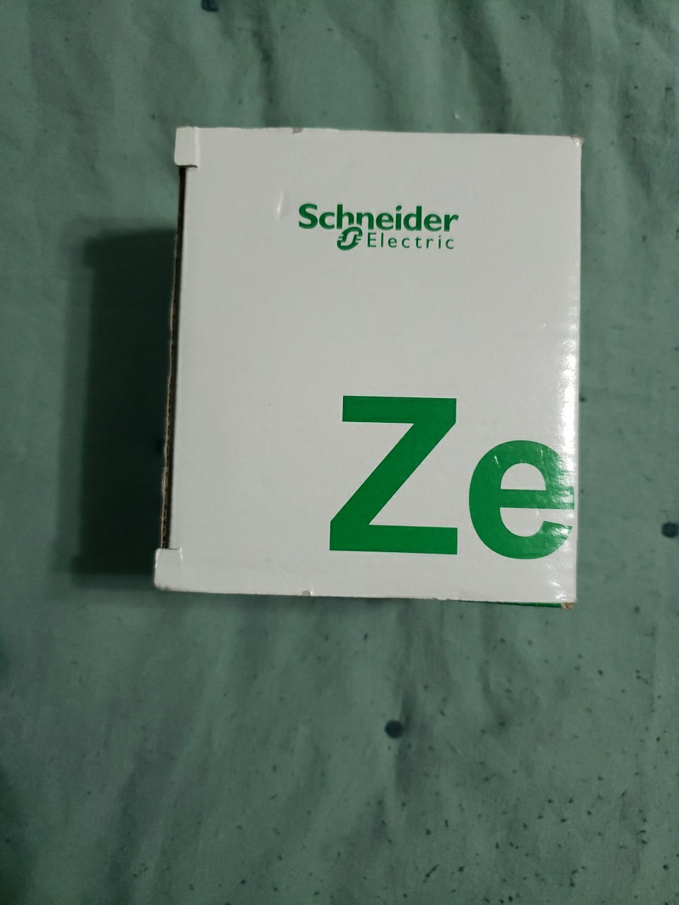 Schneider SR3XT101B Discrete I/O Expansion Module 24VAC 6-In 4-Out.