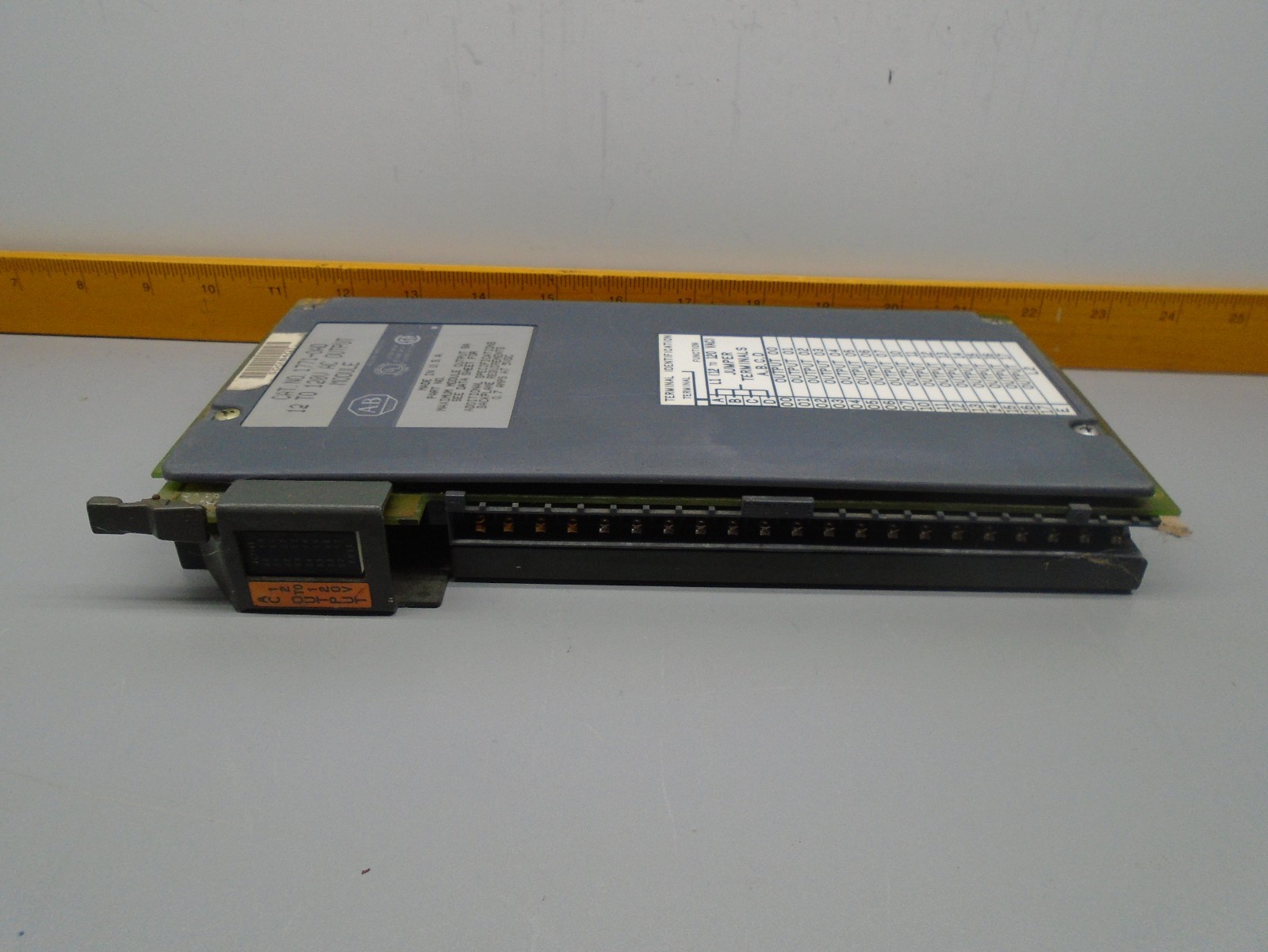 1771-OAD Allen Bradley PLC 5 AC Output Module 1771-0AD E61