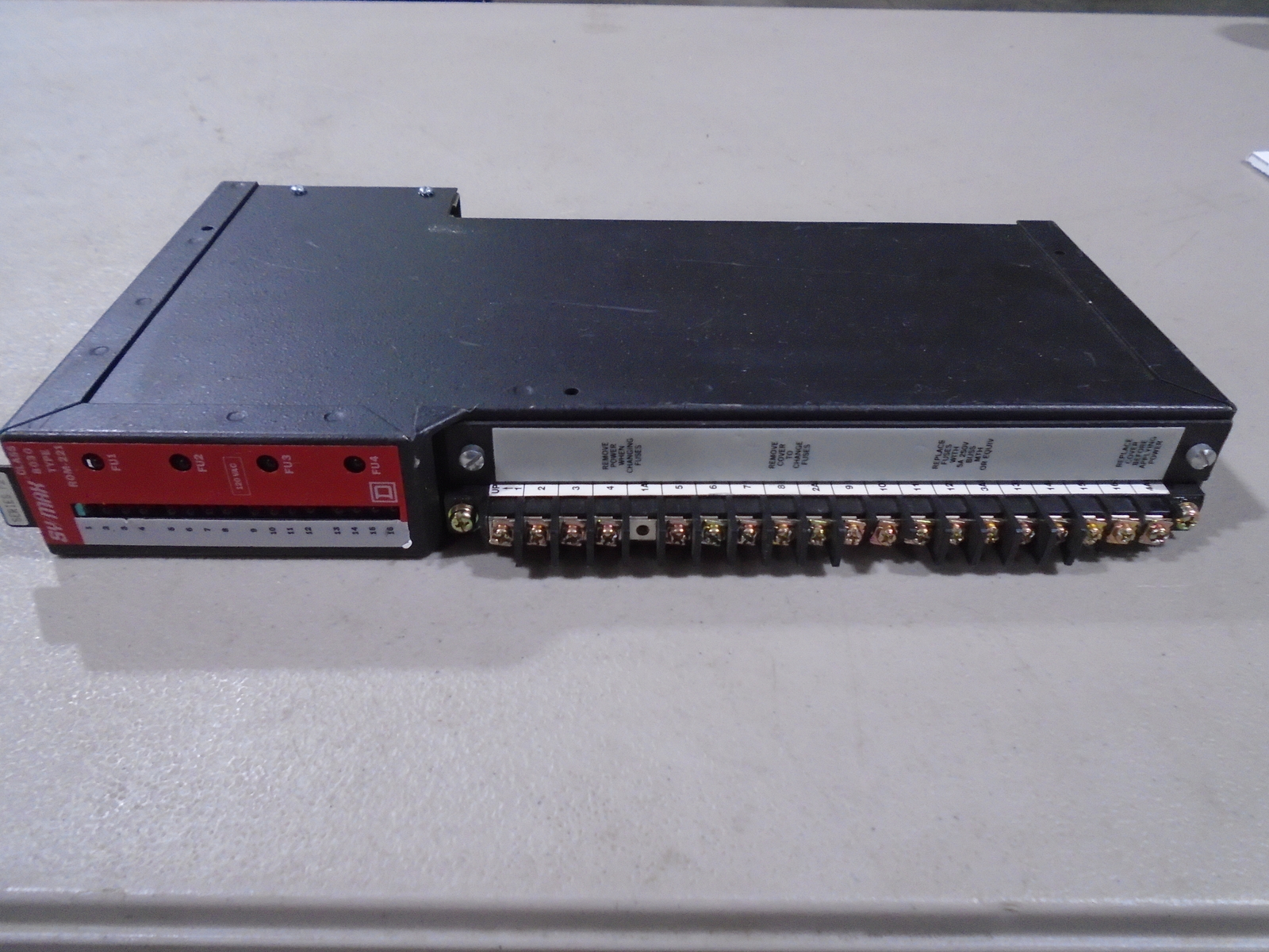 SQUARE D SY/MAX 8030 ROM221 SERIES:F2 OUTPUT MODULE