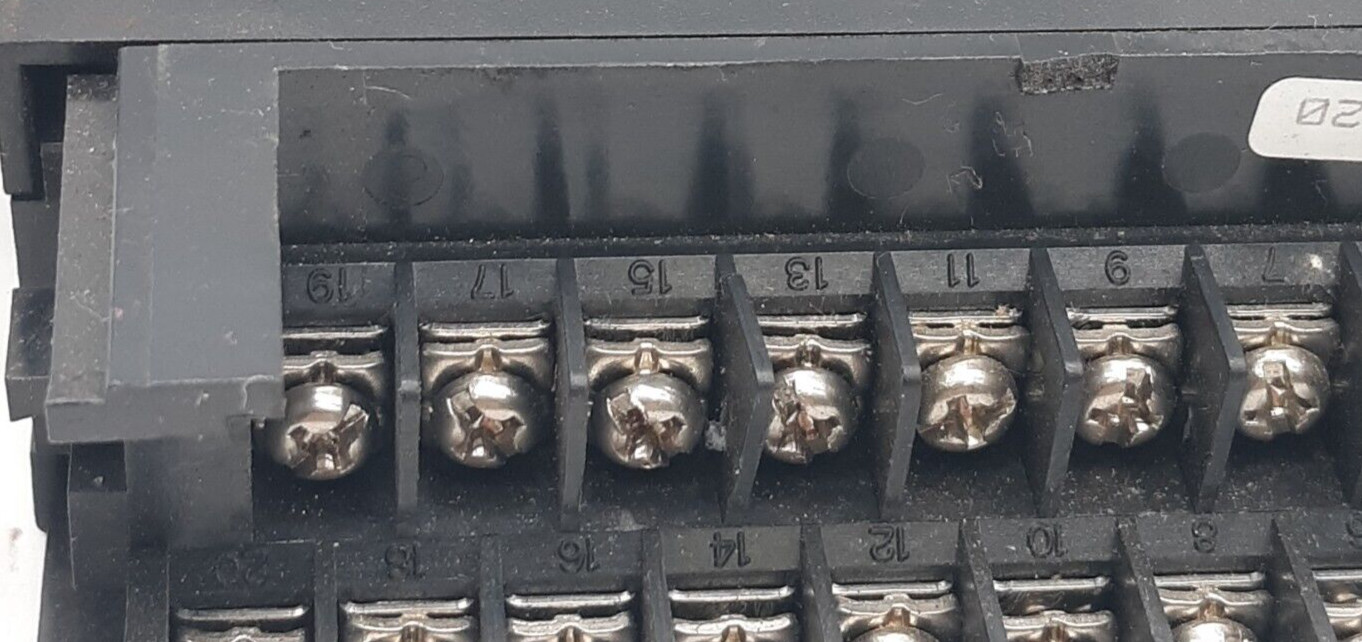 GE Fanuc IC693ALG220D Analog Input Module – BROKEN PLASTIC TAB