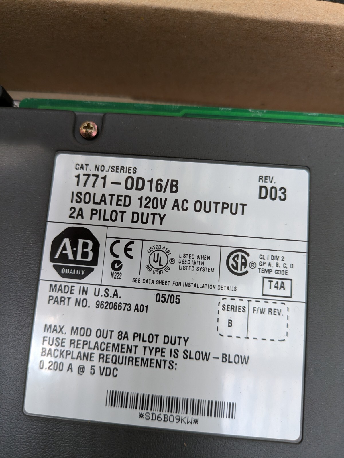 Allen Bradley Isolated 120V AC Output Module 1771-OD16/B