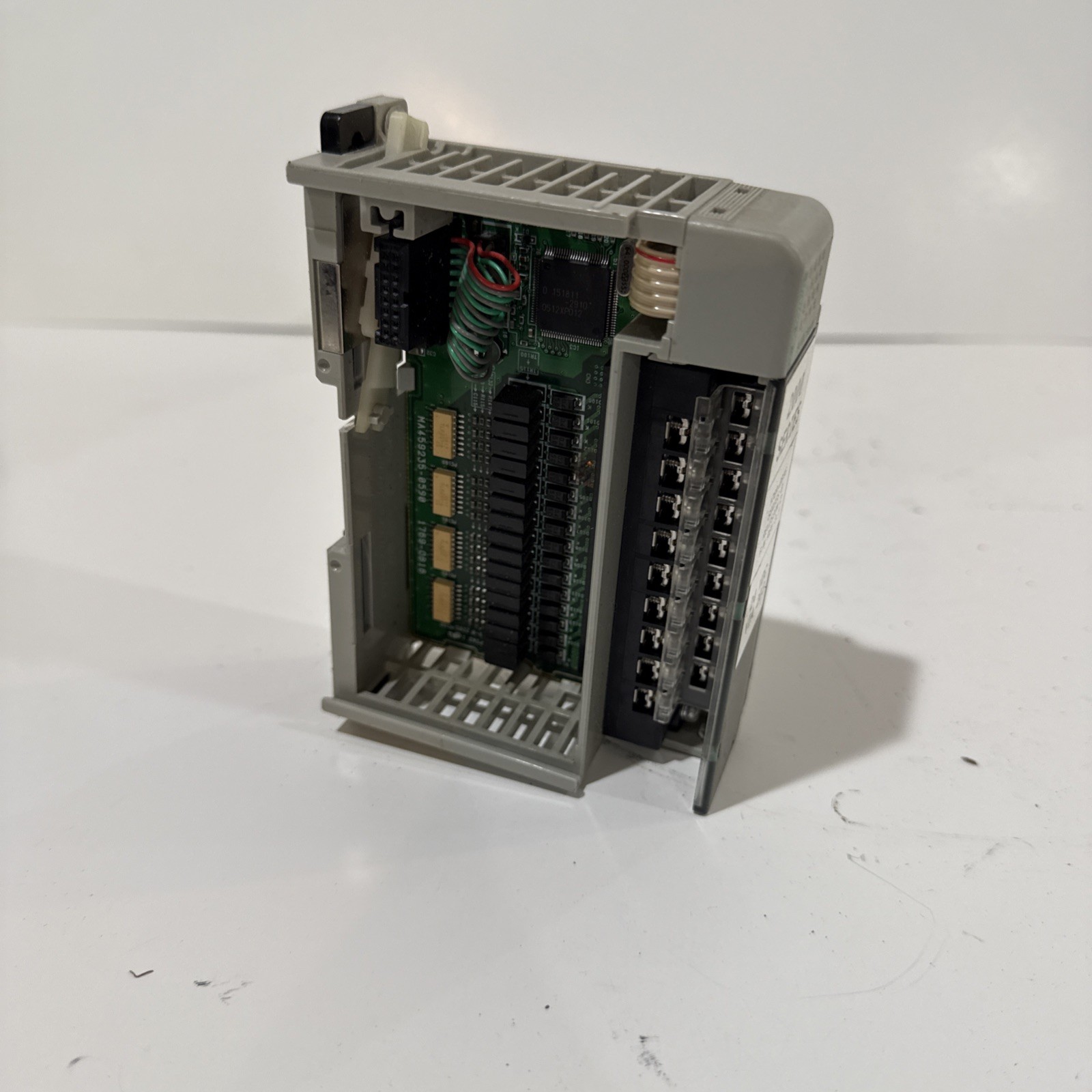 Allen-Bradley 1769-OB16 Compact I/O module Series B NOS