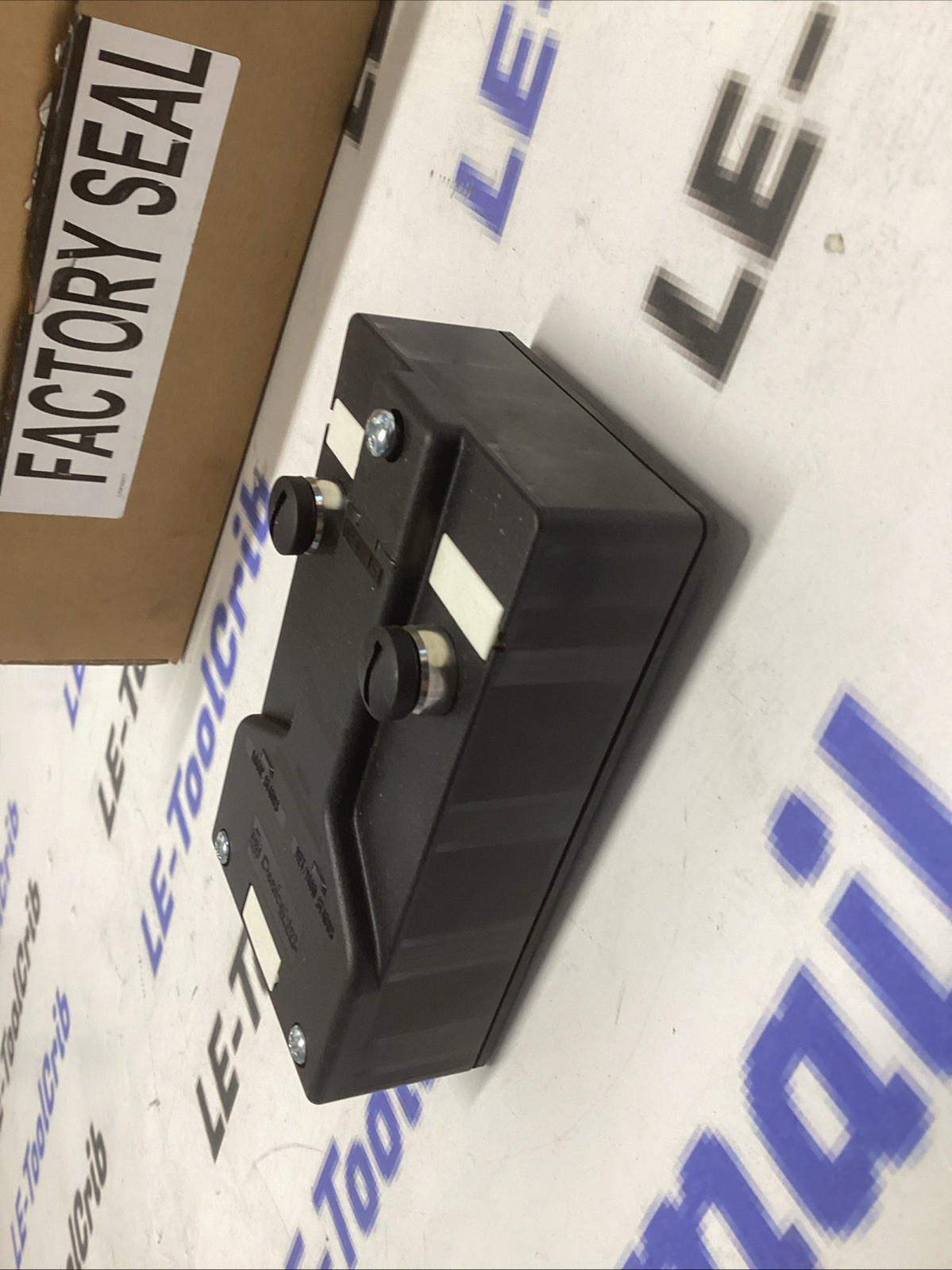New Allen Bradley Ser B MaXum I/O DeviceNet Block Module 1792D-2BV0D J-016