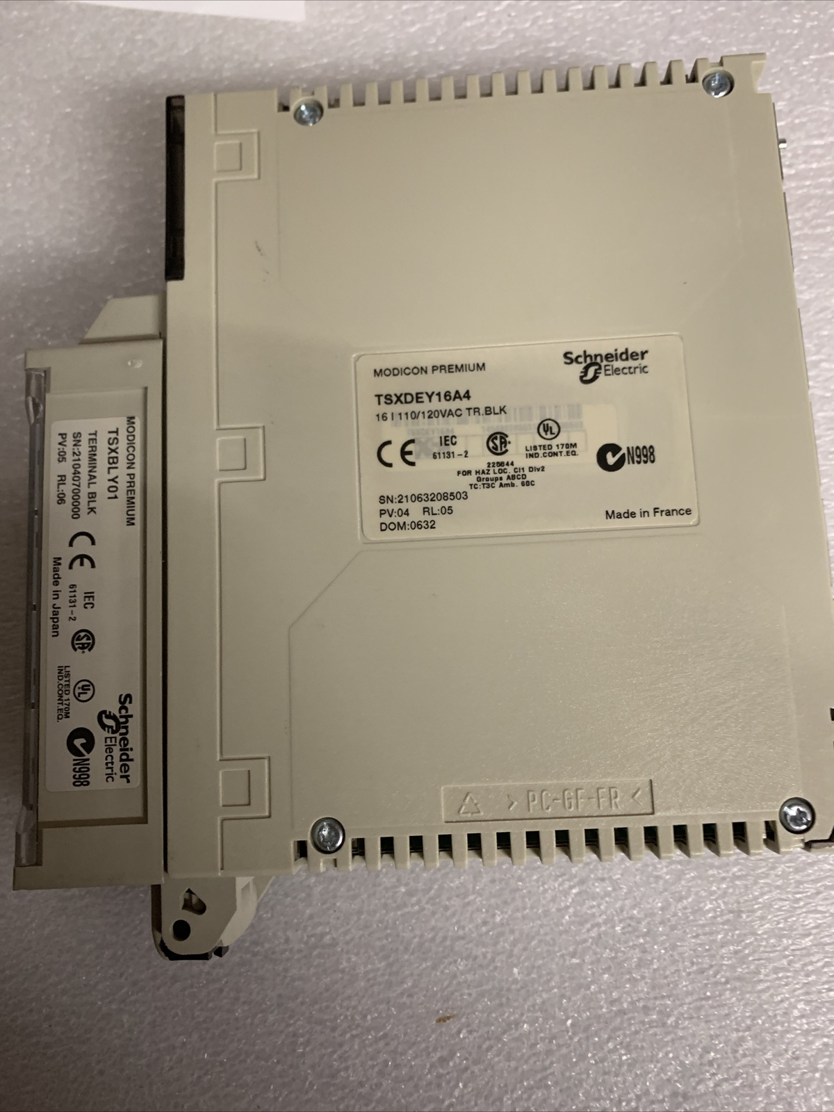 SCHNEIDER MODICON TSX-DEY-16A4 INPUT MODULE TSXDEY16A4 W/TSXBLY01