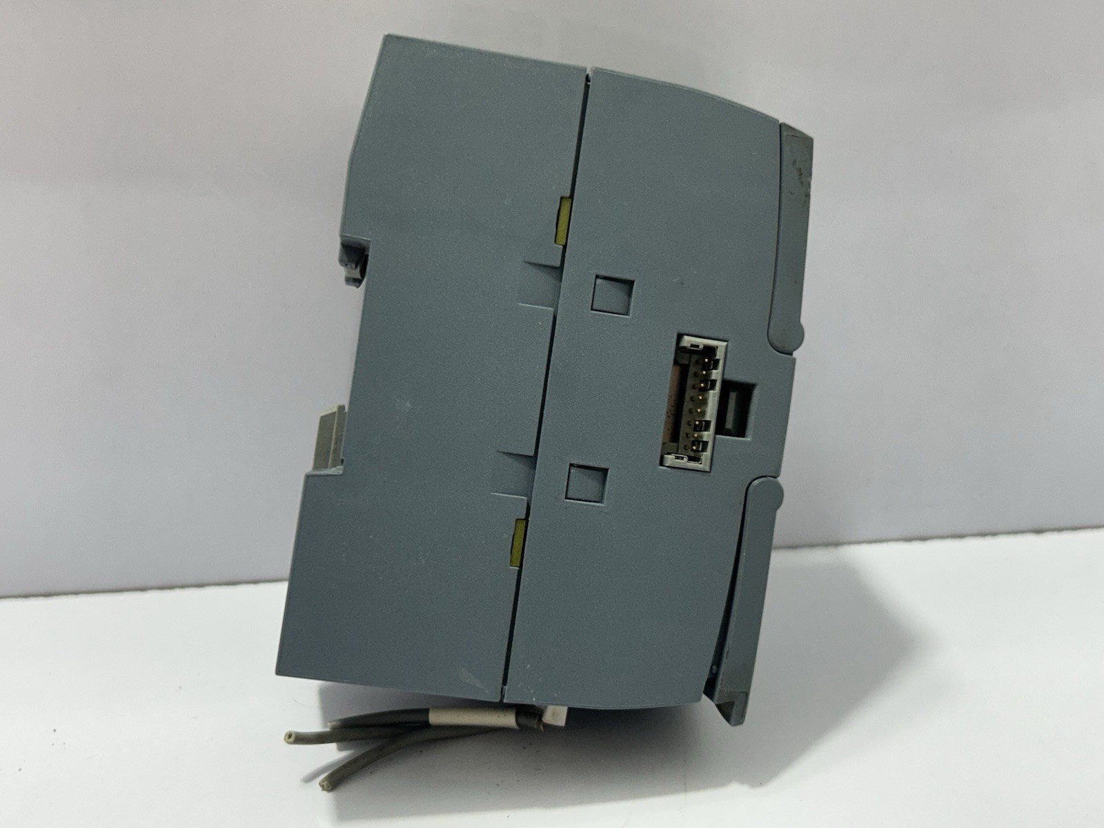 SIEMENS 6ES7221-1BF32-0XB0 DIGITAL INPUT MODULE SIMATIC S7-1200 24 VDC 105 MA