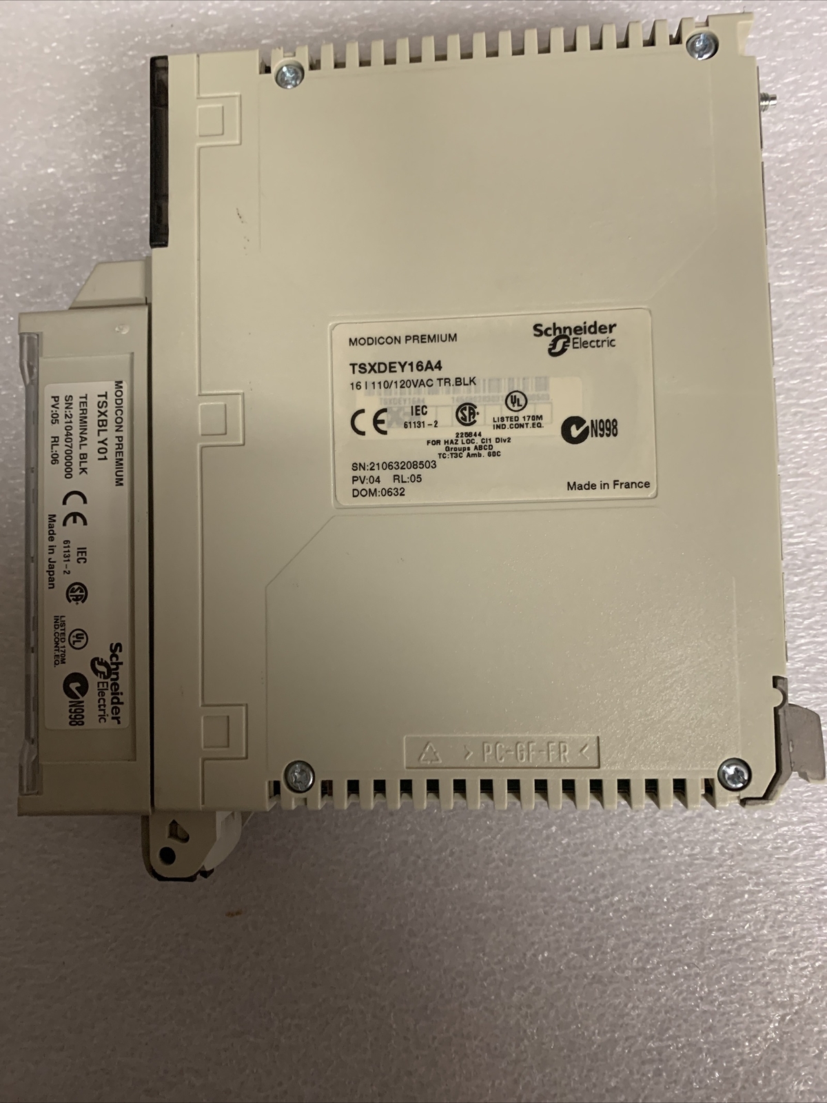 SCHNEIDER MODICON TSX-DEY-16A4 INPUT MODULE TSXDEY16A4 W/TSXBLY01
