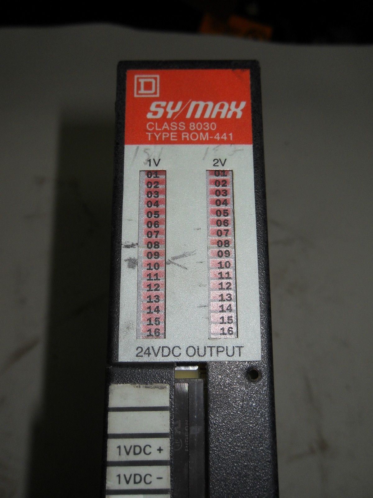 1 Square D SY/MAX ROM-441 SERIES F2 OUTPUT MODULE