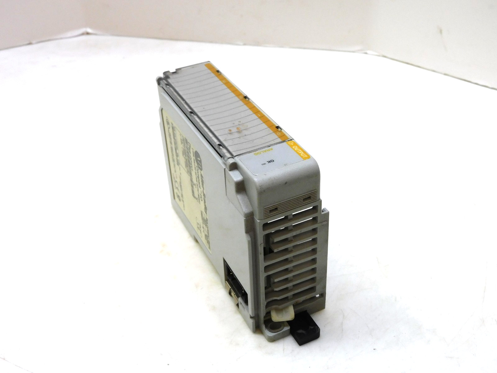 Allen Bradley 1769-0F4VI Compact I/O 4CH Voltage Output Module FW 1.2 1769-OF4VI