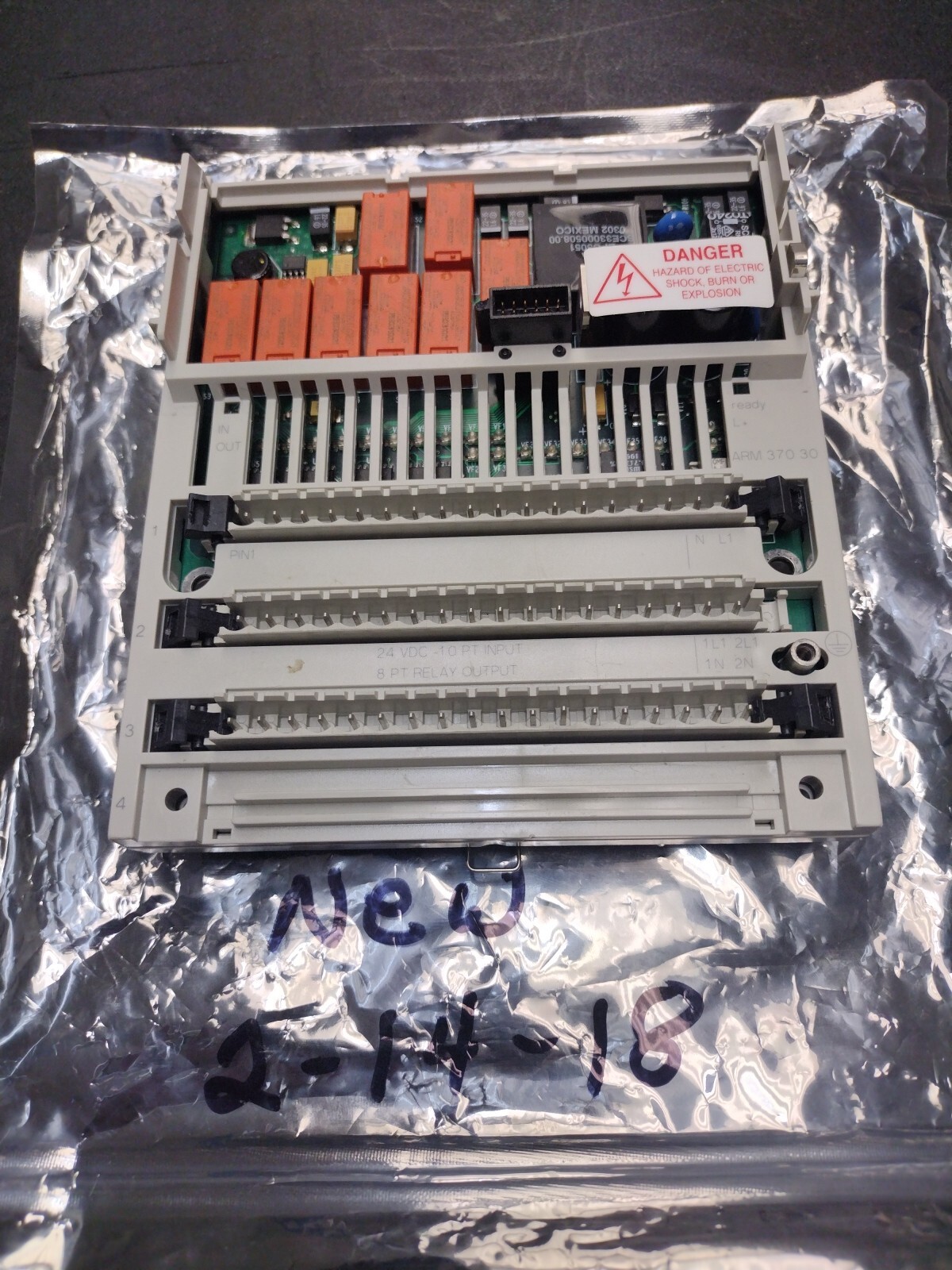 Schneider Electric 170ARM37030 PLC Digital I/O Module TSX MOMENTUM 8 POINT RELAY