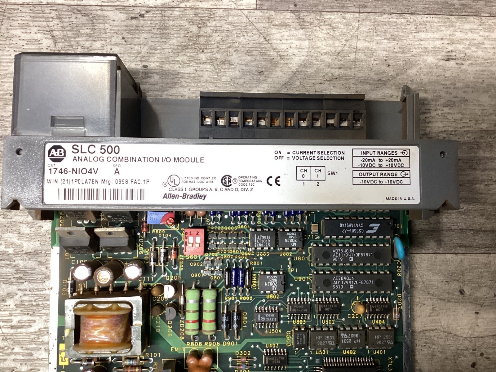 Allen-Bradley SLC500 1746-NIO4V, Series A Analog Combination Module #137N120