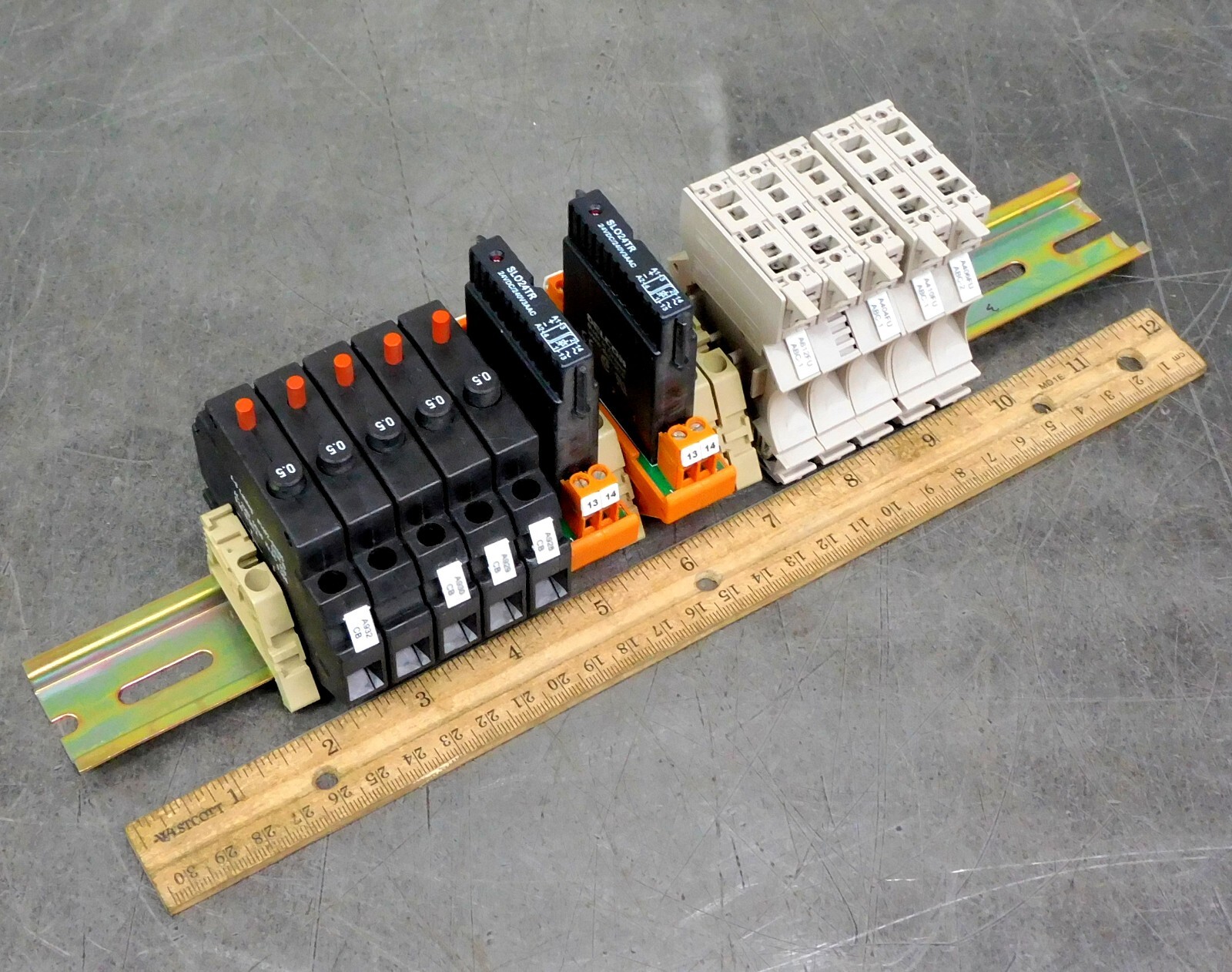 Weidmuller & Allen Bradley WSI6/2, EW35, LR82859 w/ SLO24TR, 1492-GH005 DIN Rail