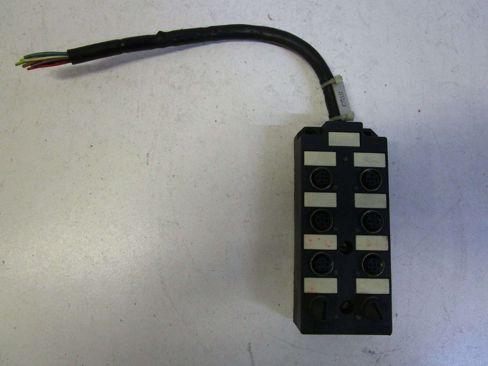 MURRELEKRTONIK 27867 24VDC 12A 8-WAY DISTRIBUTION BLOCK – USED – FREE SHIPPING