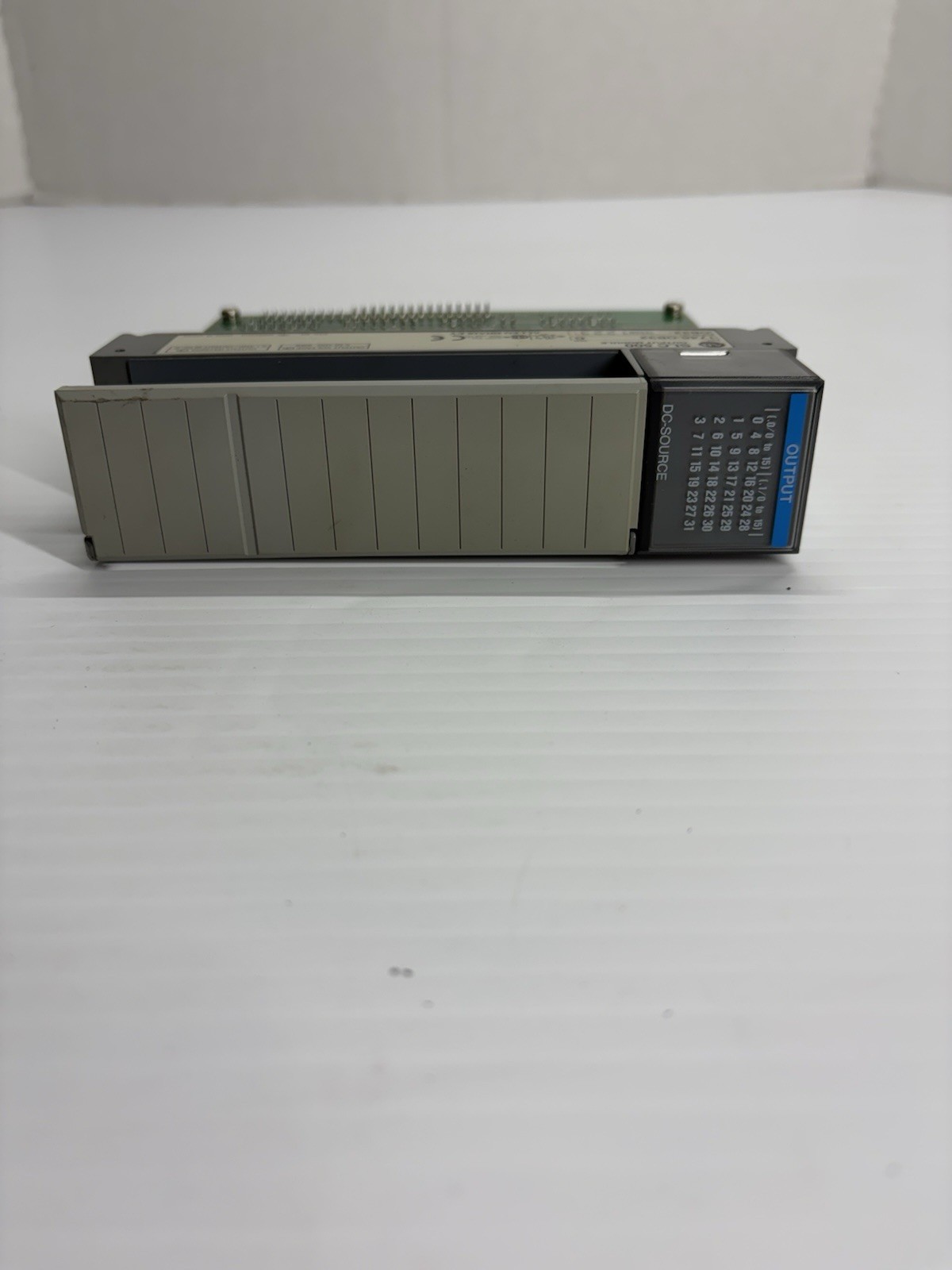 ALLEN BRADLEY 1746-OB32 SLC500 OUTPUT MODULE, SER. C