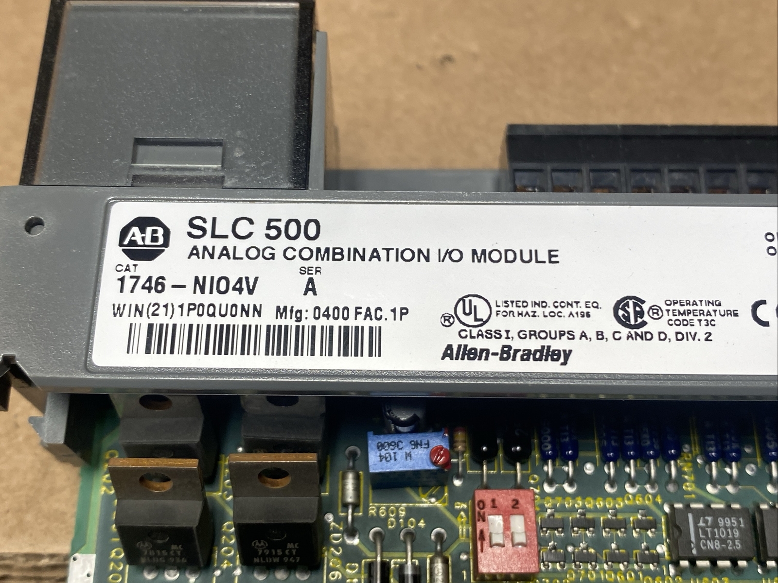Allen Bradley Analog Combination I/O Module 1746-NIO4V Ser A NI04V FAST SHIPPING