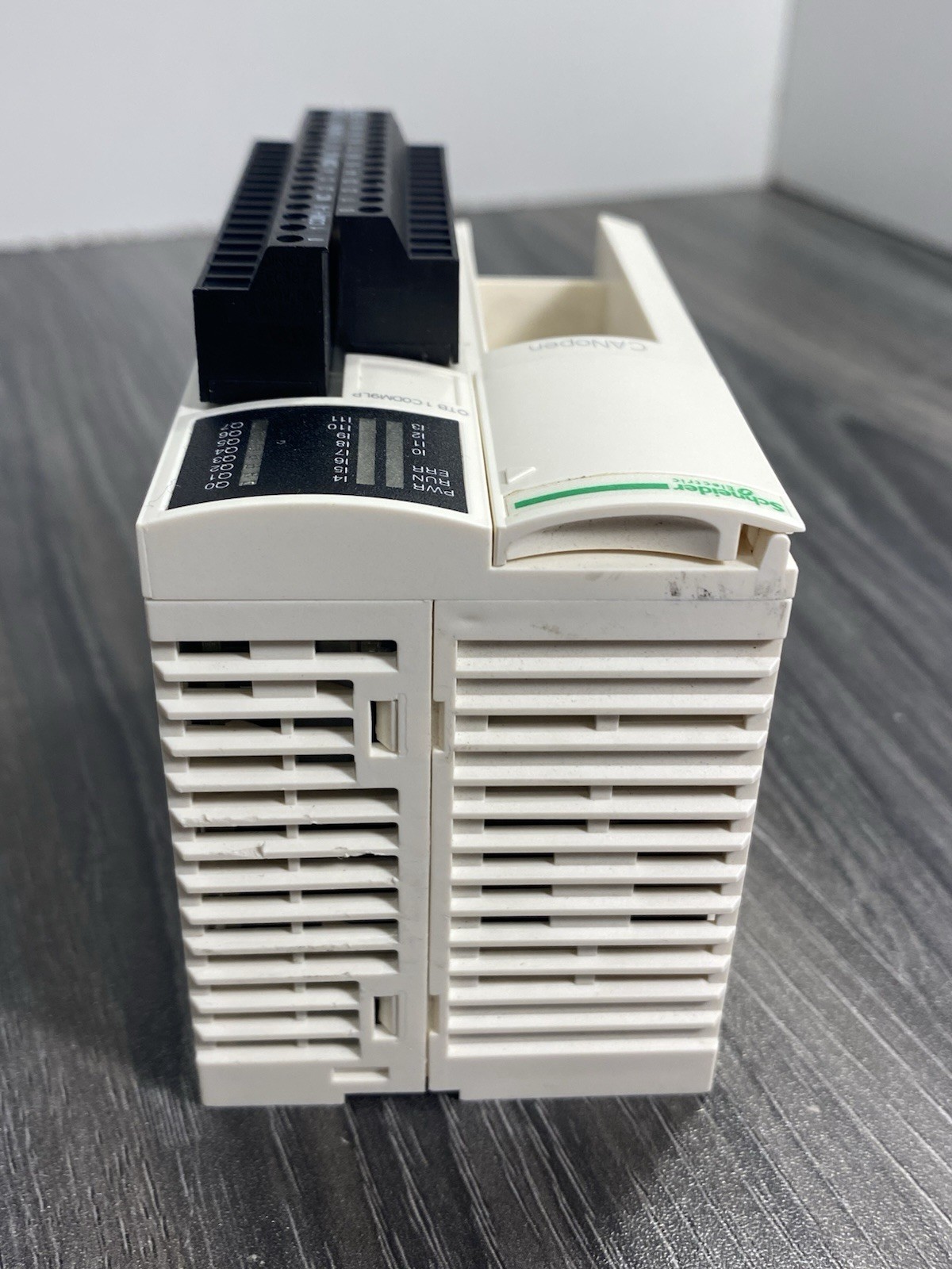 Schneider OTB1C0DM9LP Modicon I/O Distributed Module 24VDC CANopen Bus 1000m