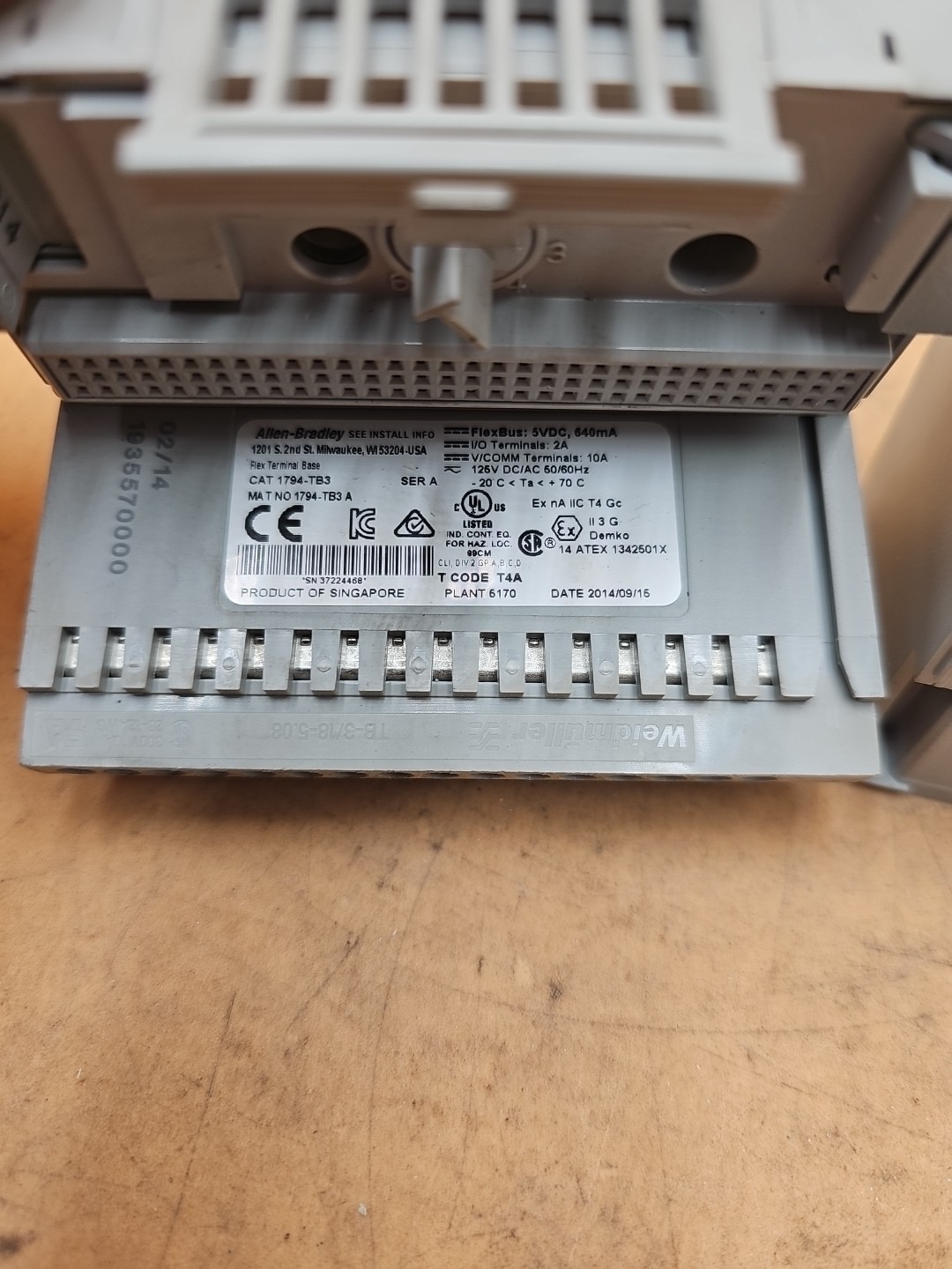 Allen Bradley 1794-OE4 Ser. B Flex I/O Analog Output Module. 1794-TB3 Base