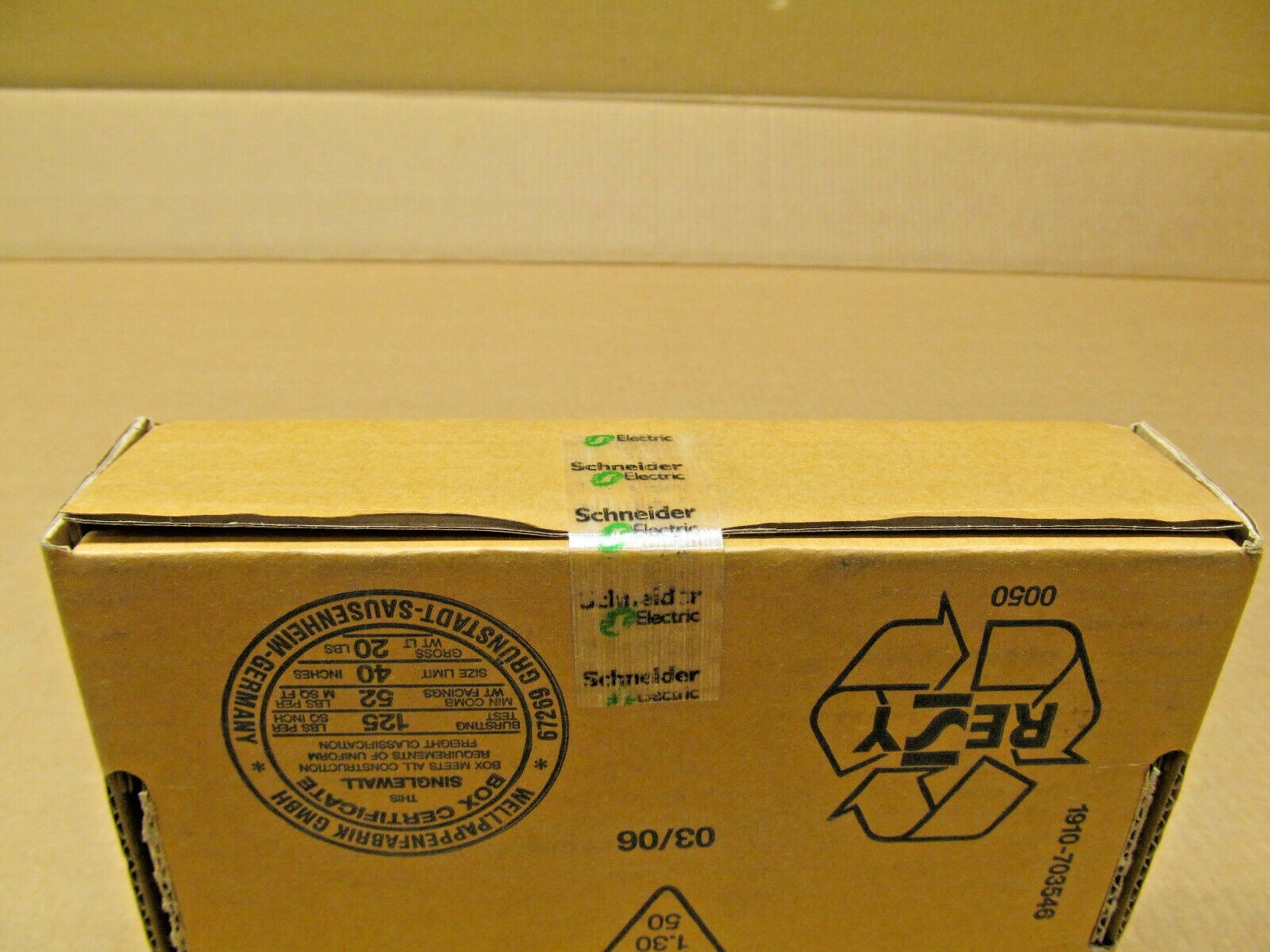 1 NIB SCHNEIDER ELECTRIC AS-BDAP-217 OUTPUT MODULE 16 POINT SEALED BOX (2 AVAIL)