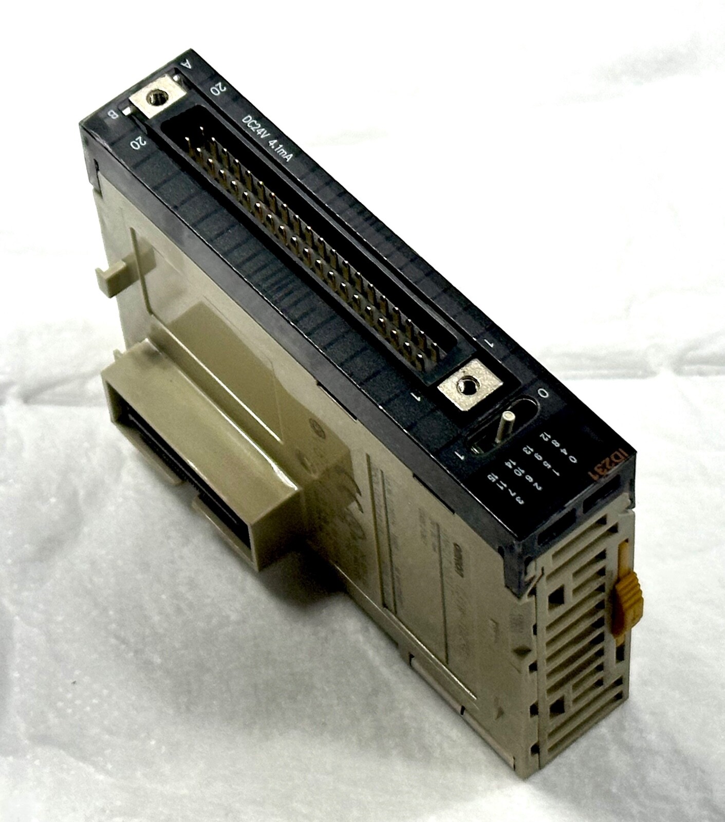 Omron CJ1W-ID231 Input Module Unit 24V DC 4mA DIN Rail Mount