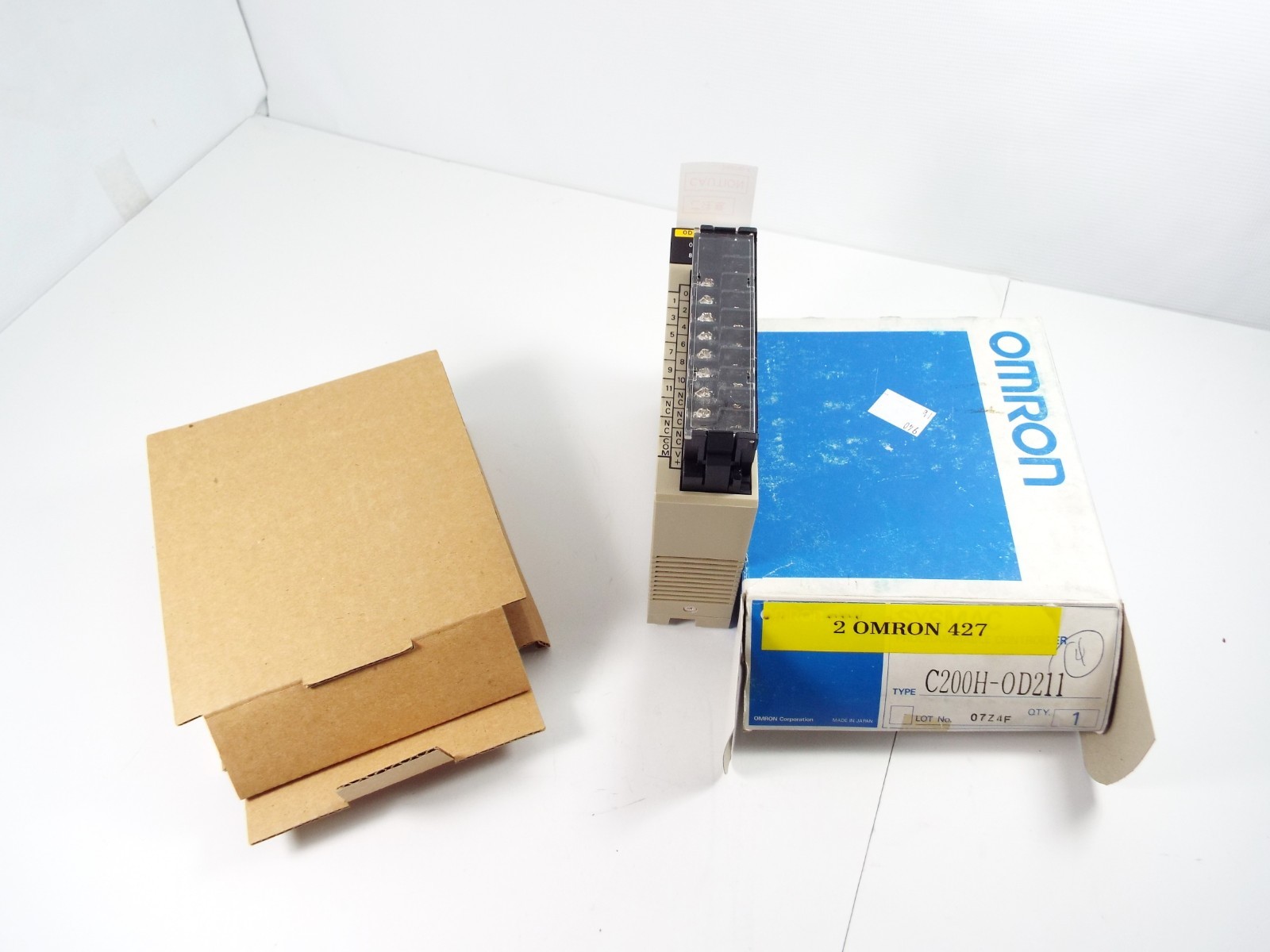 OMRON C200H-0D211 SYSMAC C200 I/O MODULES 12 PT-TRAN 24V 0.3A OUTPUT MODULE NEW