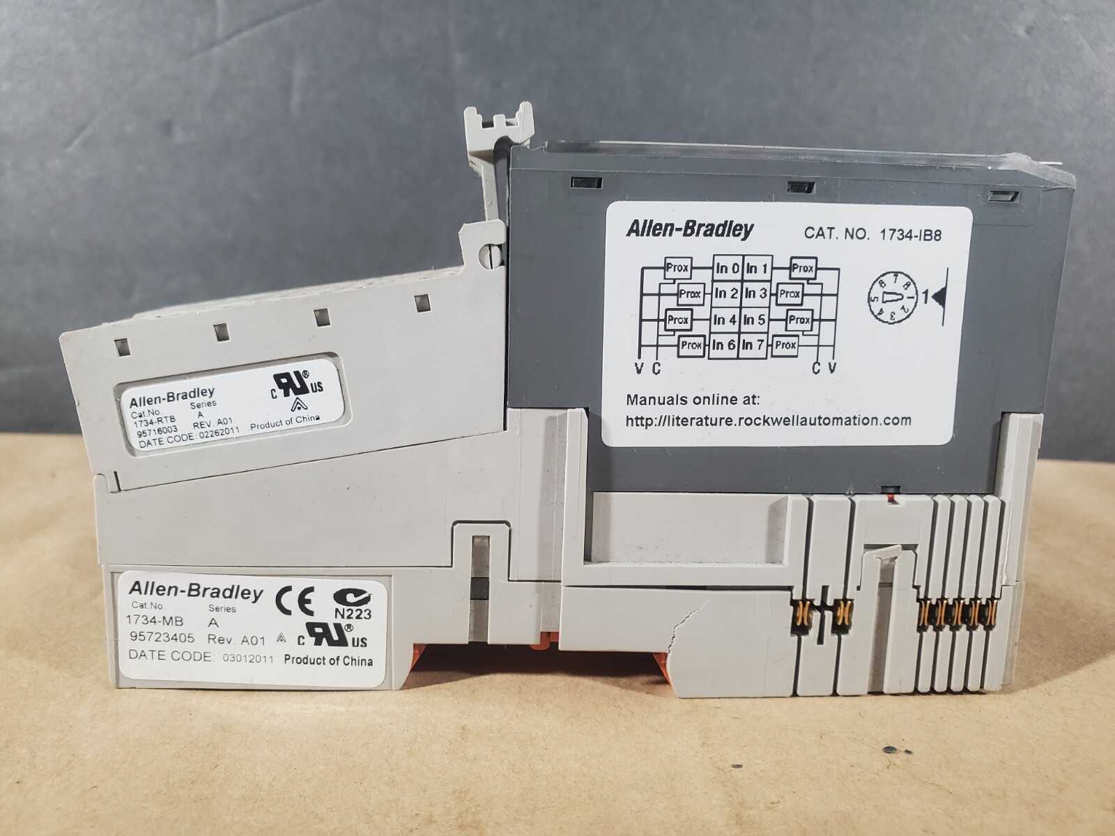 ALLEN BRADLEY 1734-IB8 DIGITAL INPUT MODULE 24VDC SER D. w/ A-B 1734-MB I/O Base