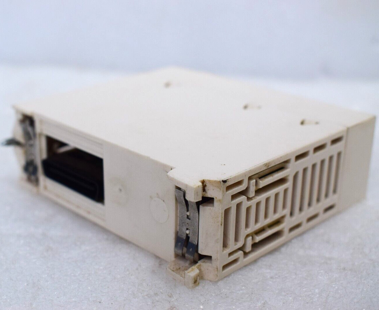 SCHNEIDER ELECTRIC BMXDRA1605 DISCRETE OUTPUT MODULE DRA1605 DIG 16Q RELAYS