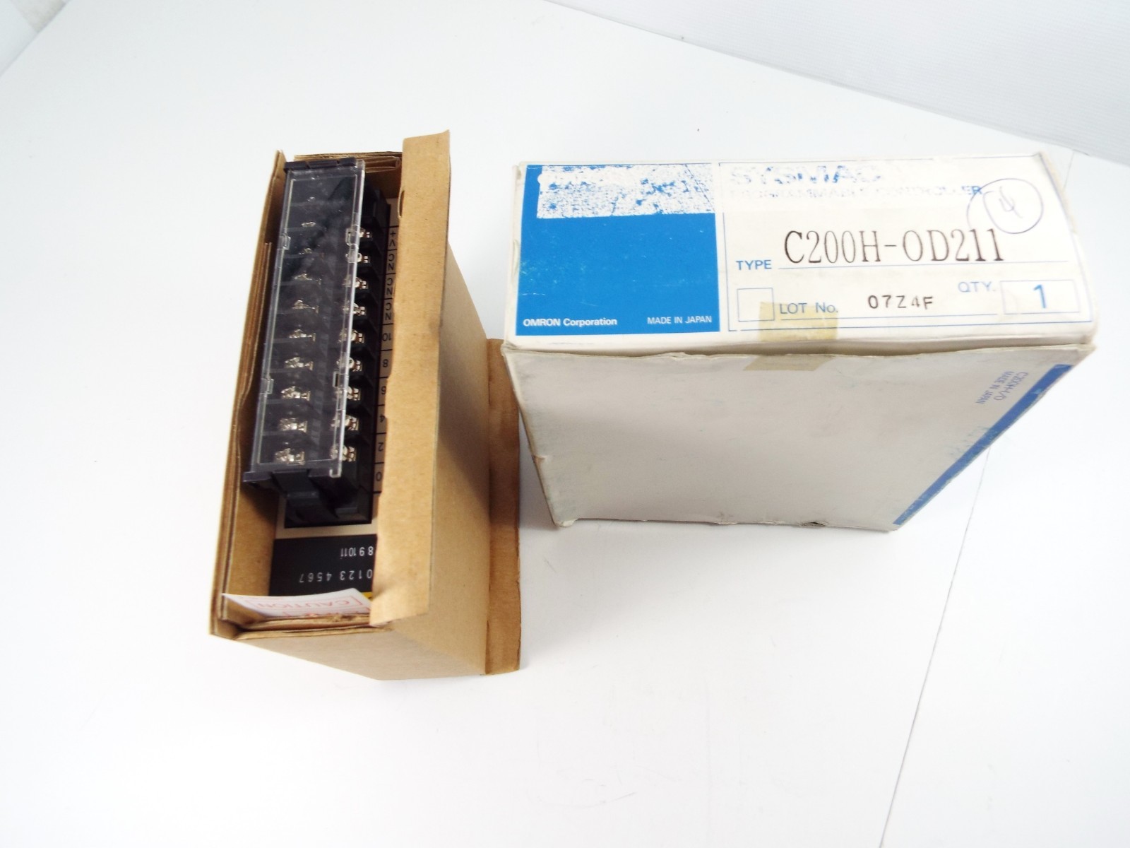 OMRON C200H-0D211 SYSMAC C200 I/O MODULES 12 PT-TRAN 24V 0.3A OUTPUT MODULE NEW