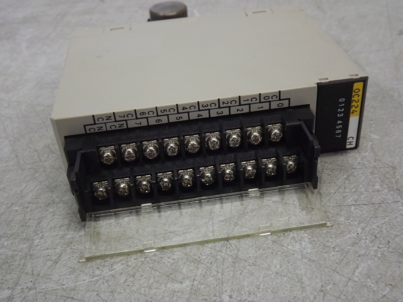 OMRON SYSMAC C200H-OC224 Output Module 8 Point Relay 16 amp New no box