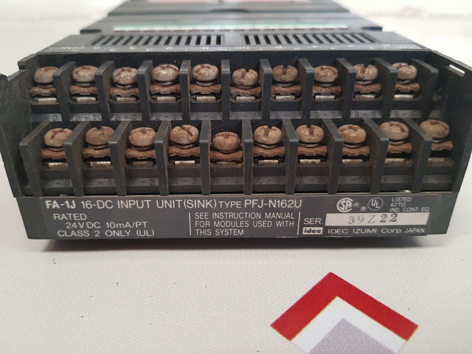 Idec izumi pfj-n162u input unit with tt-116 output unit