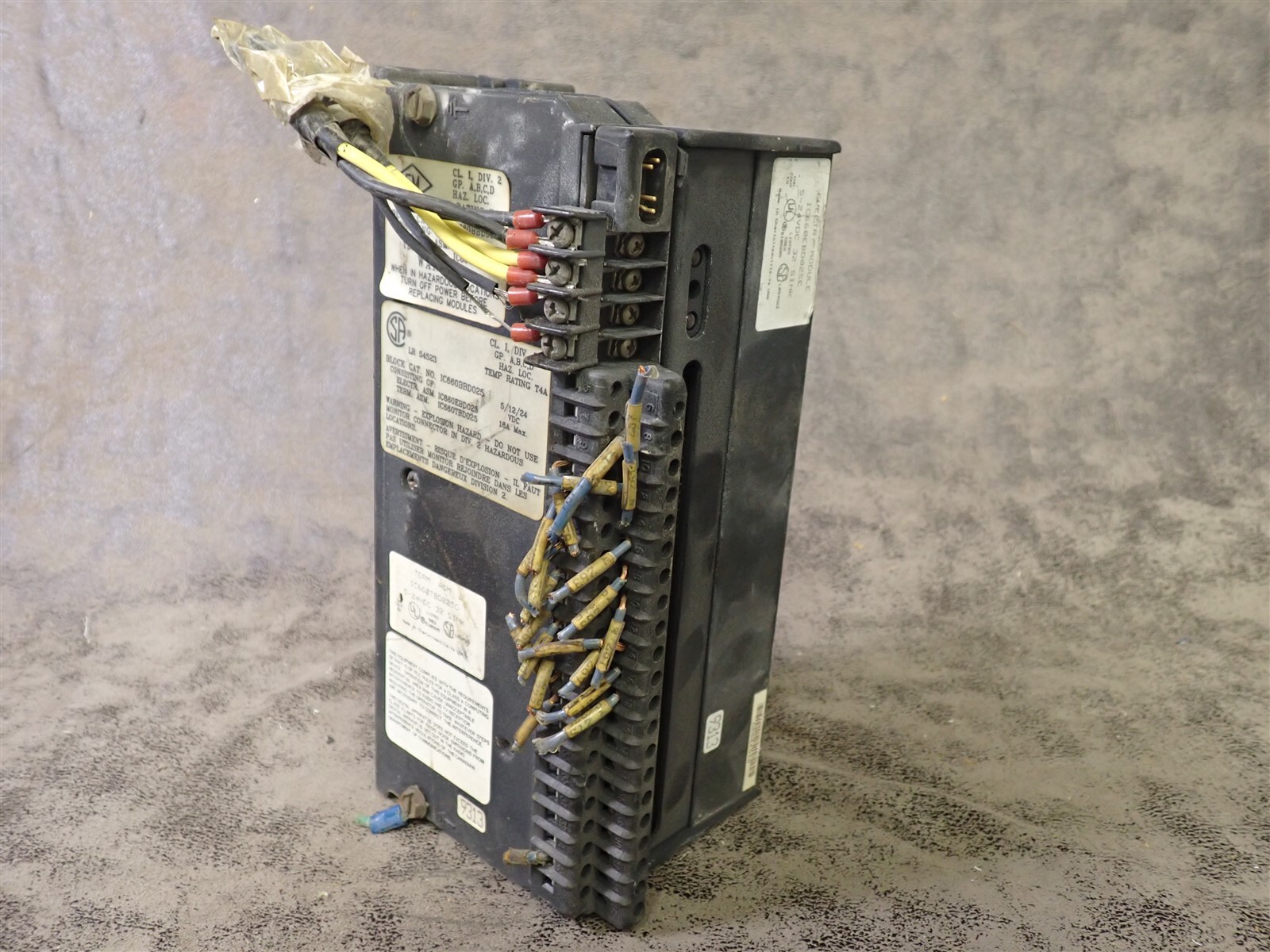 GE Fanuc IC660EBD025E 5-24VDC 32 Sink Electrical Module w Terminal Module(BN120)