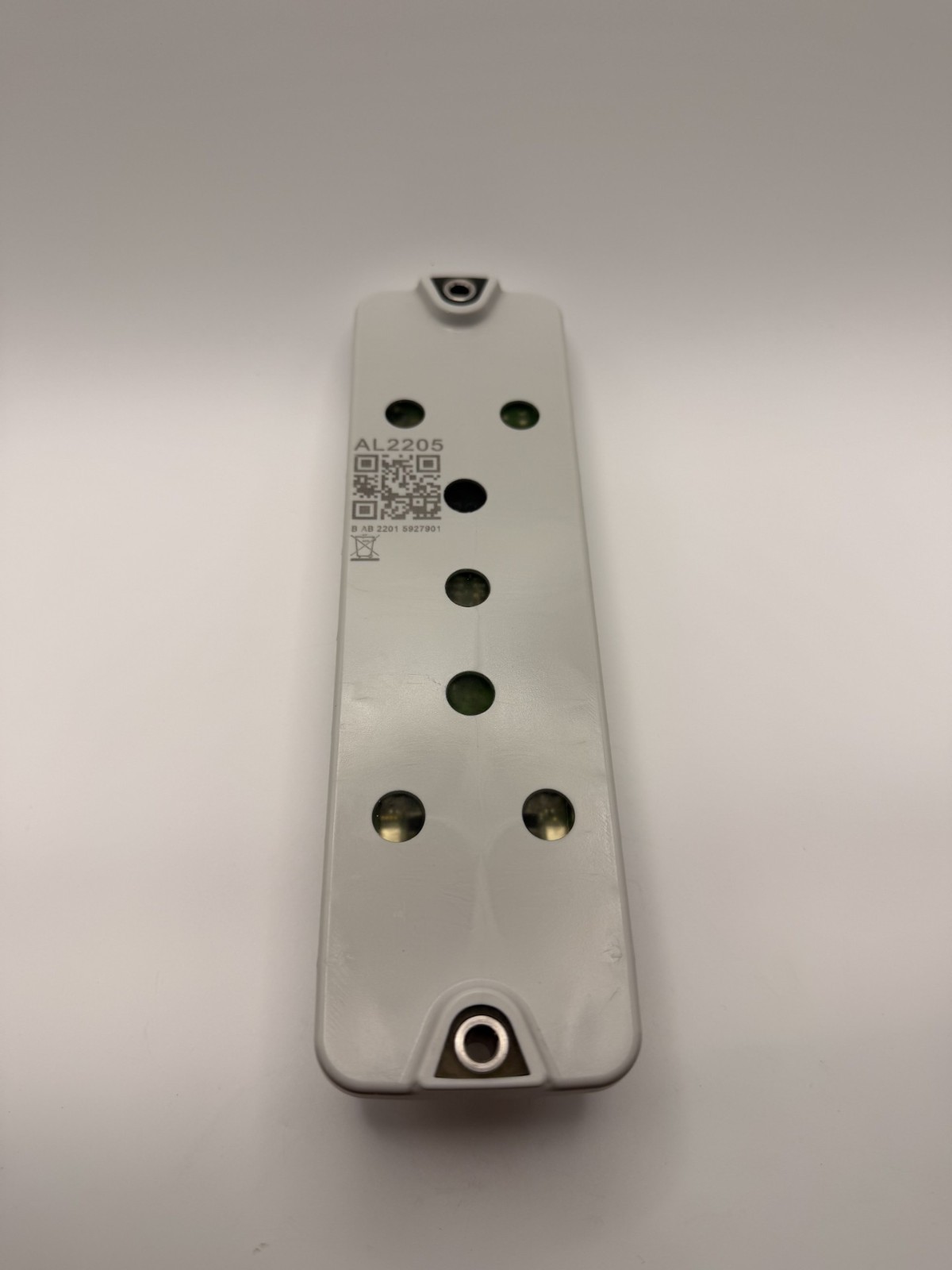 ifm – efector AL2205 IO-Link input/output module, up to 16 PNP in, 16 PNP out