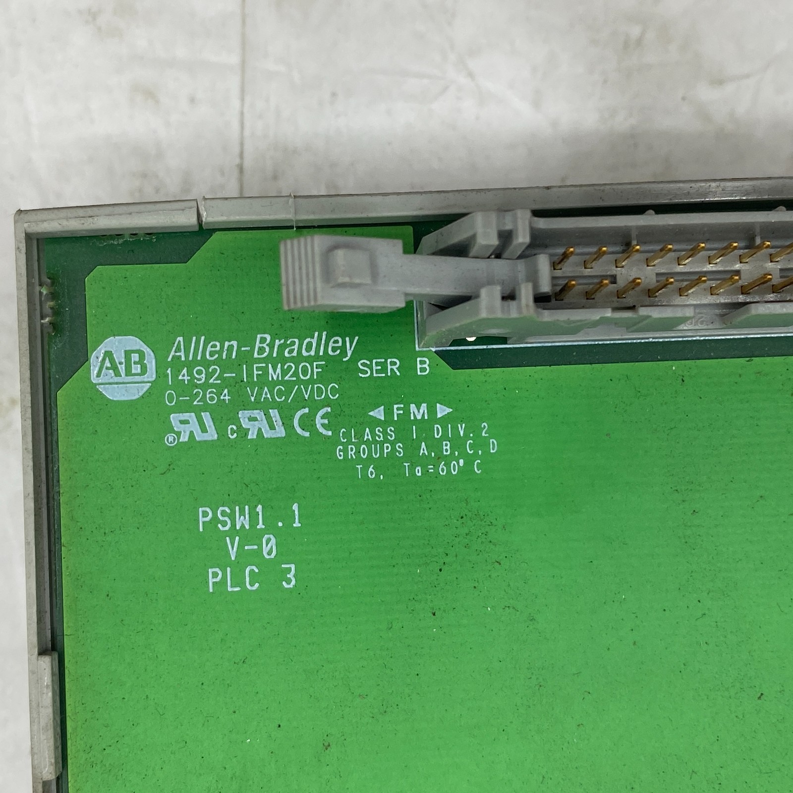 ALLEN BRADLEY AB 1492-IFM20F INTERFACE MODULE SER-B 0-264 VAC/VDC