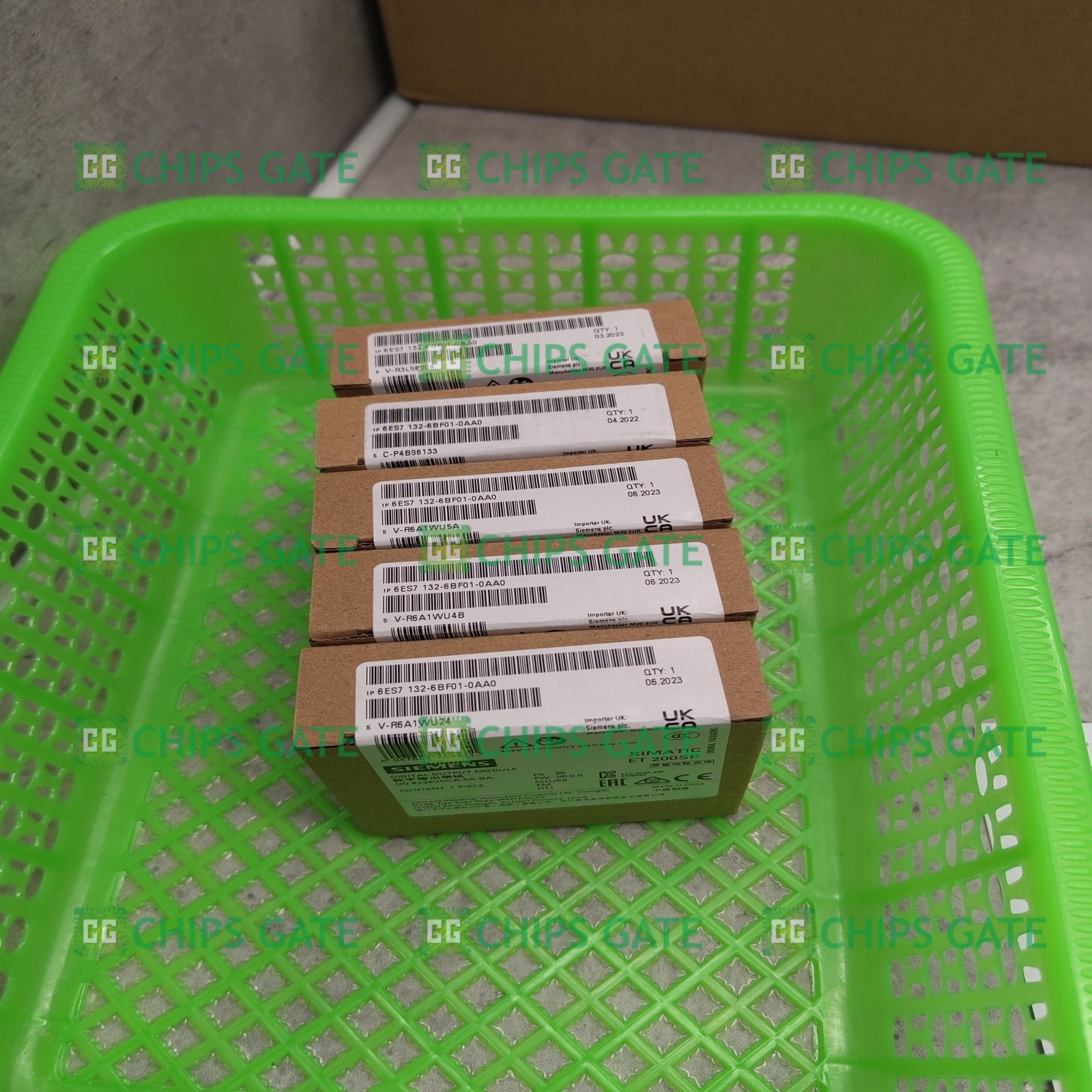 NEW in Box Siemens 6ES7132-6BF01-0AA0 SIMATIC Digital Output Module
