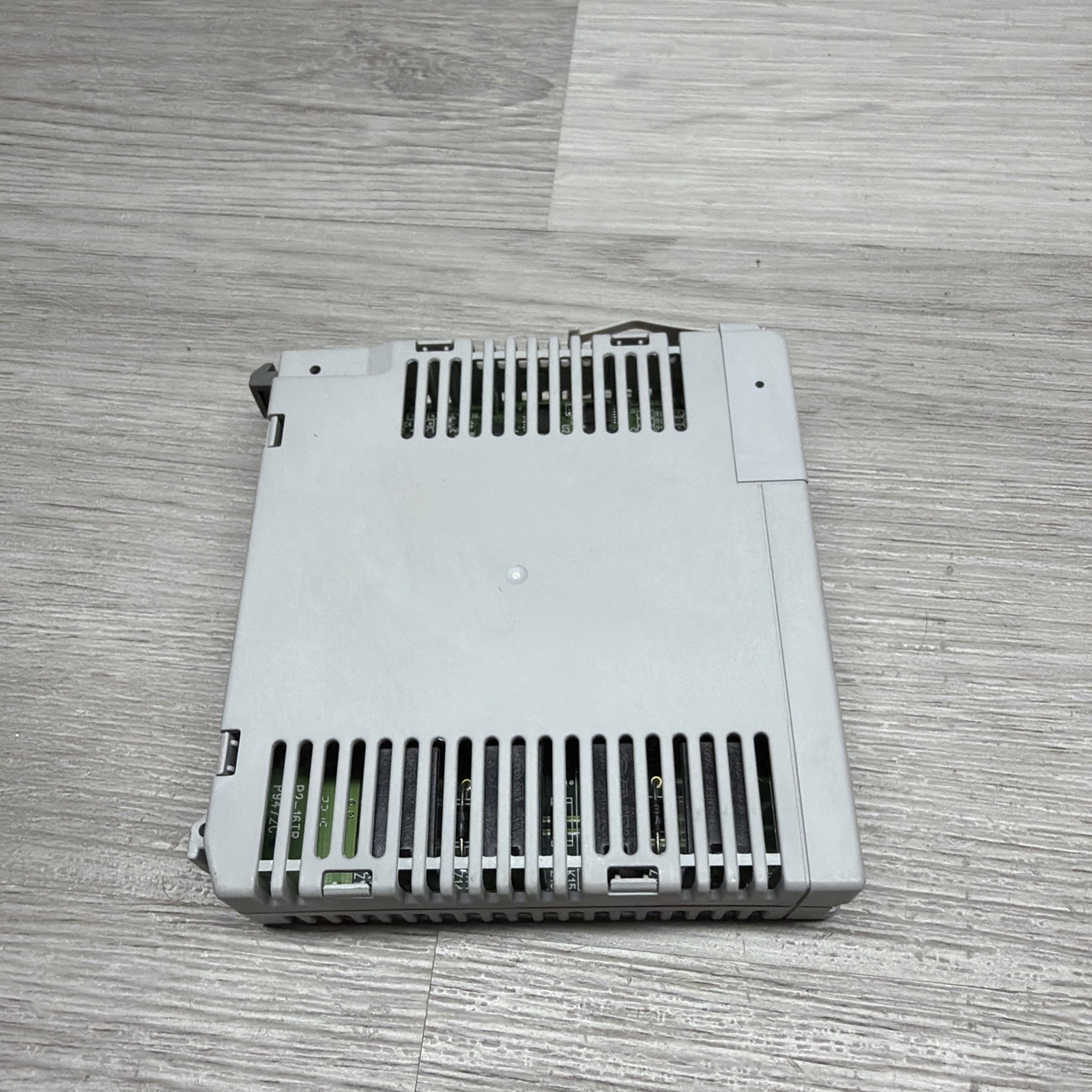 Automation Direct P2-16TR Relay Output Module, 16 Point, READ DESCRIPTION